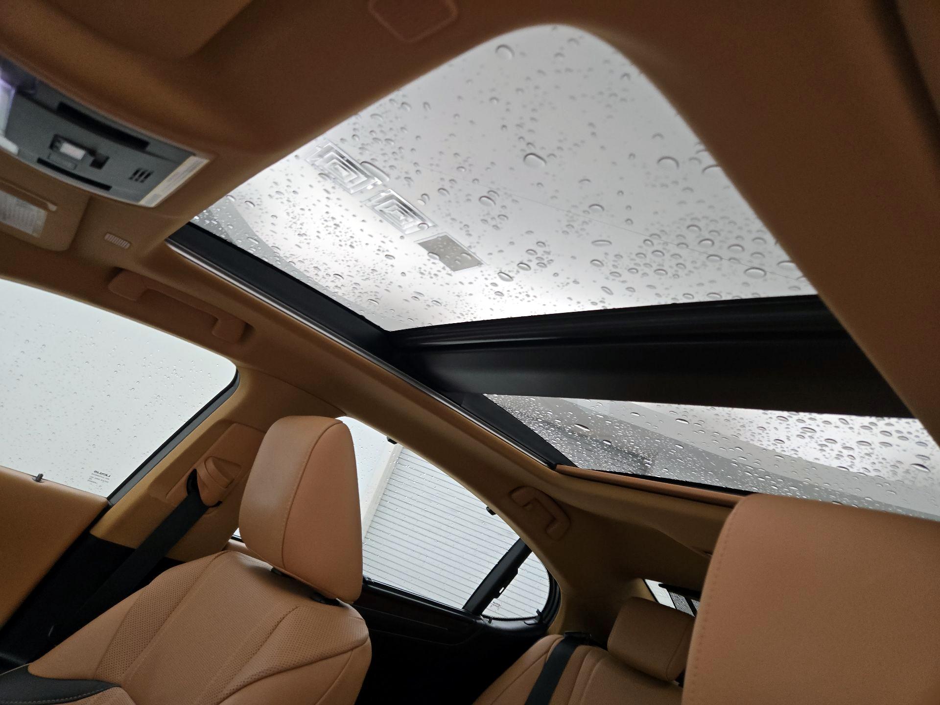 Thumbnail: 2022 Lexus ES - 20