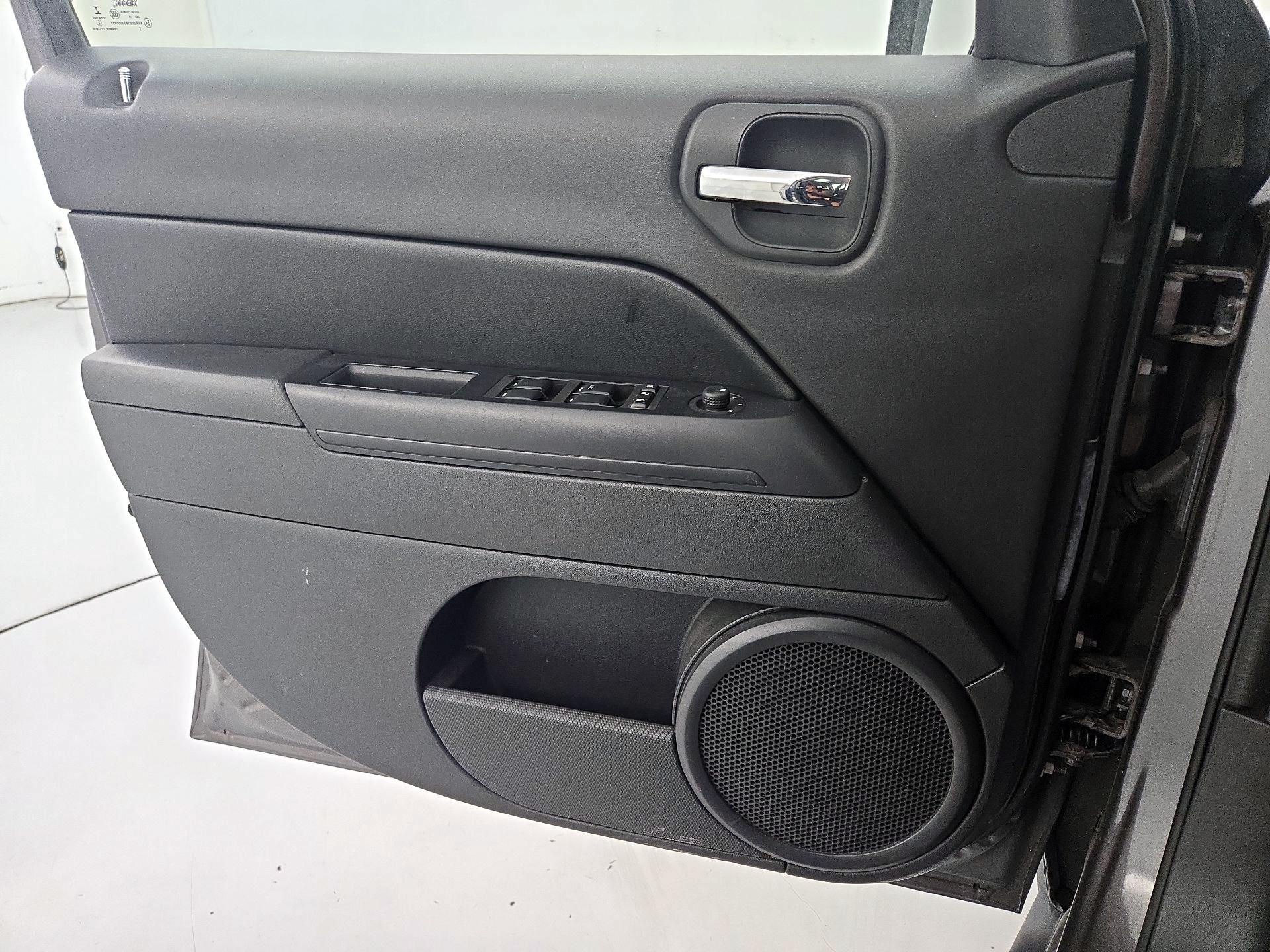 Thumbnail: 2016 Jeep Patriot - 12