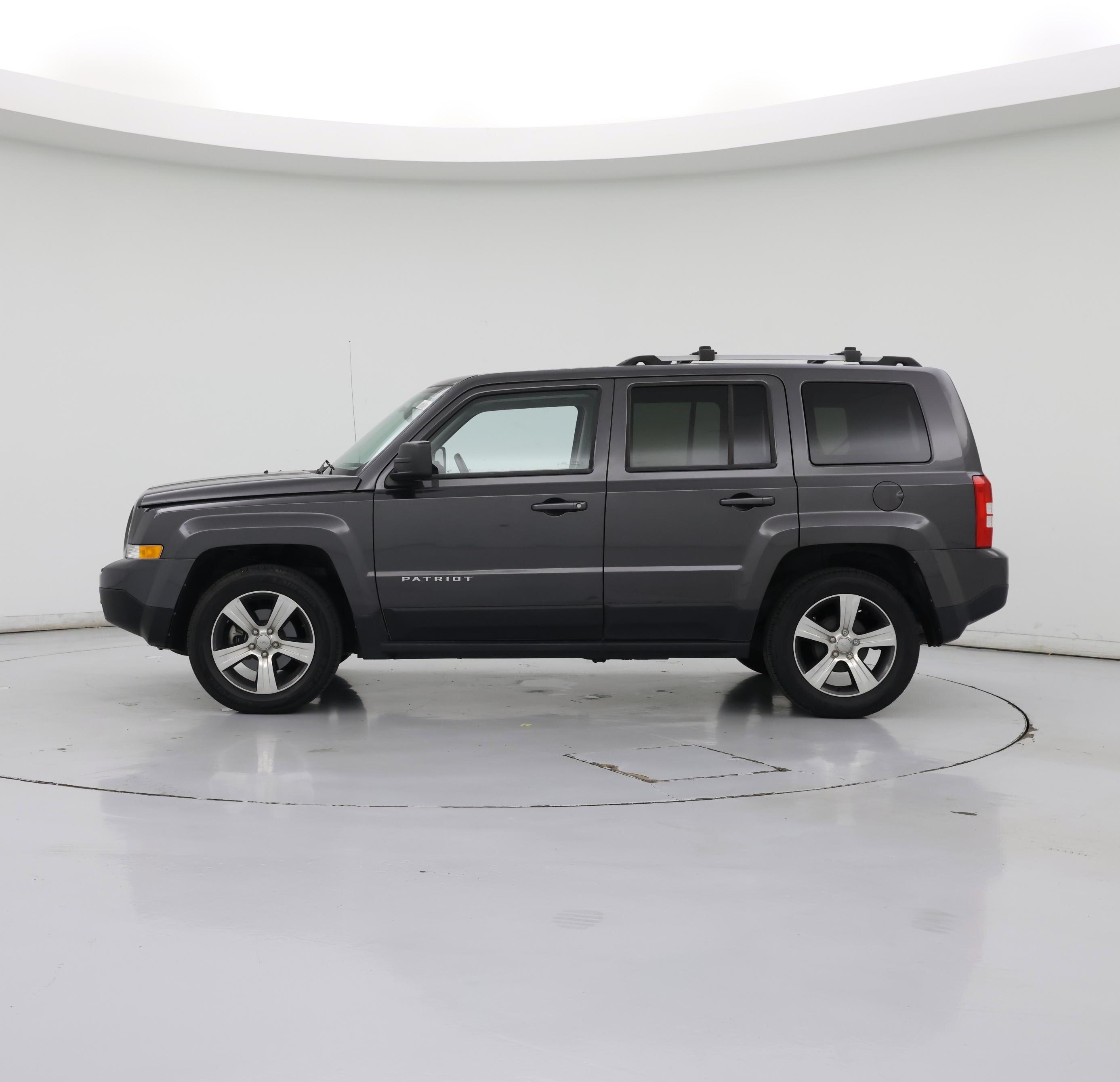 Thumbnail: 2016 Jeep Patriot - 3