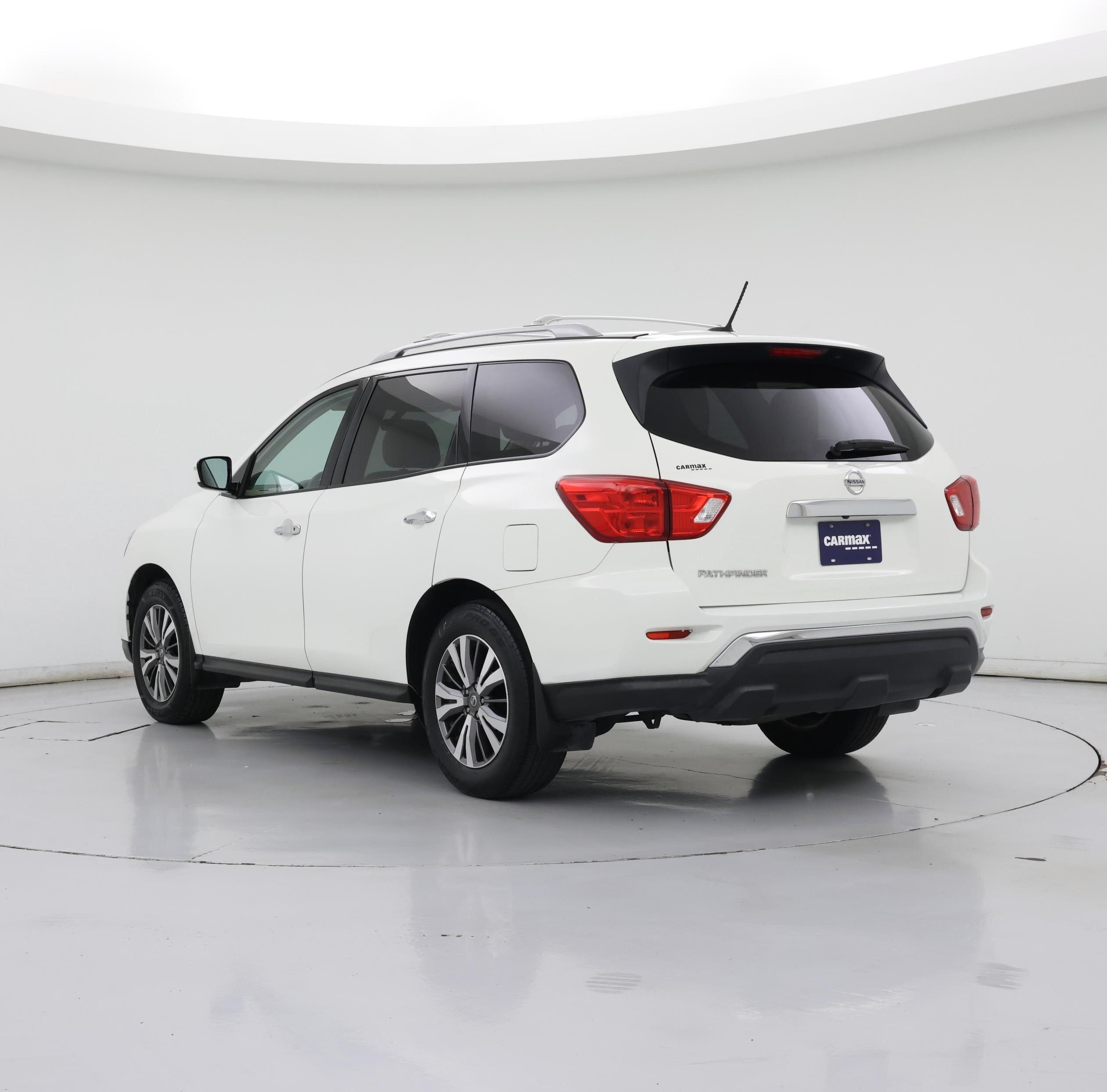 Thumbnail: 2017 Nissan Pathfinder - 2