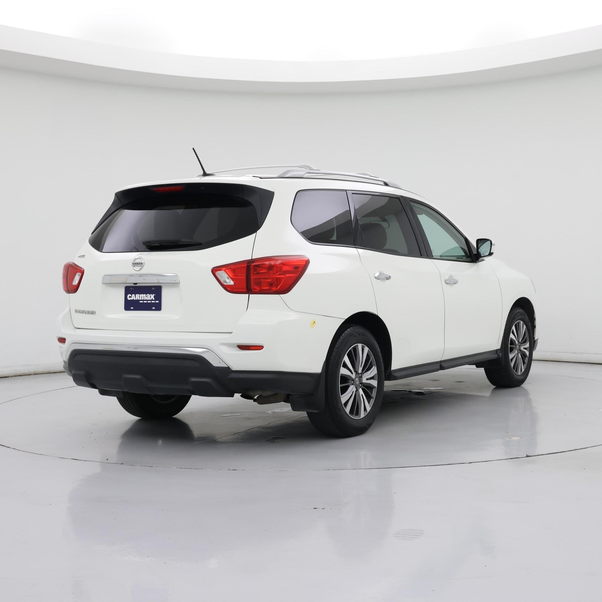 Thumbnail: 2017 Nissan Pathfinder - 8