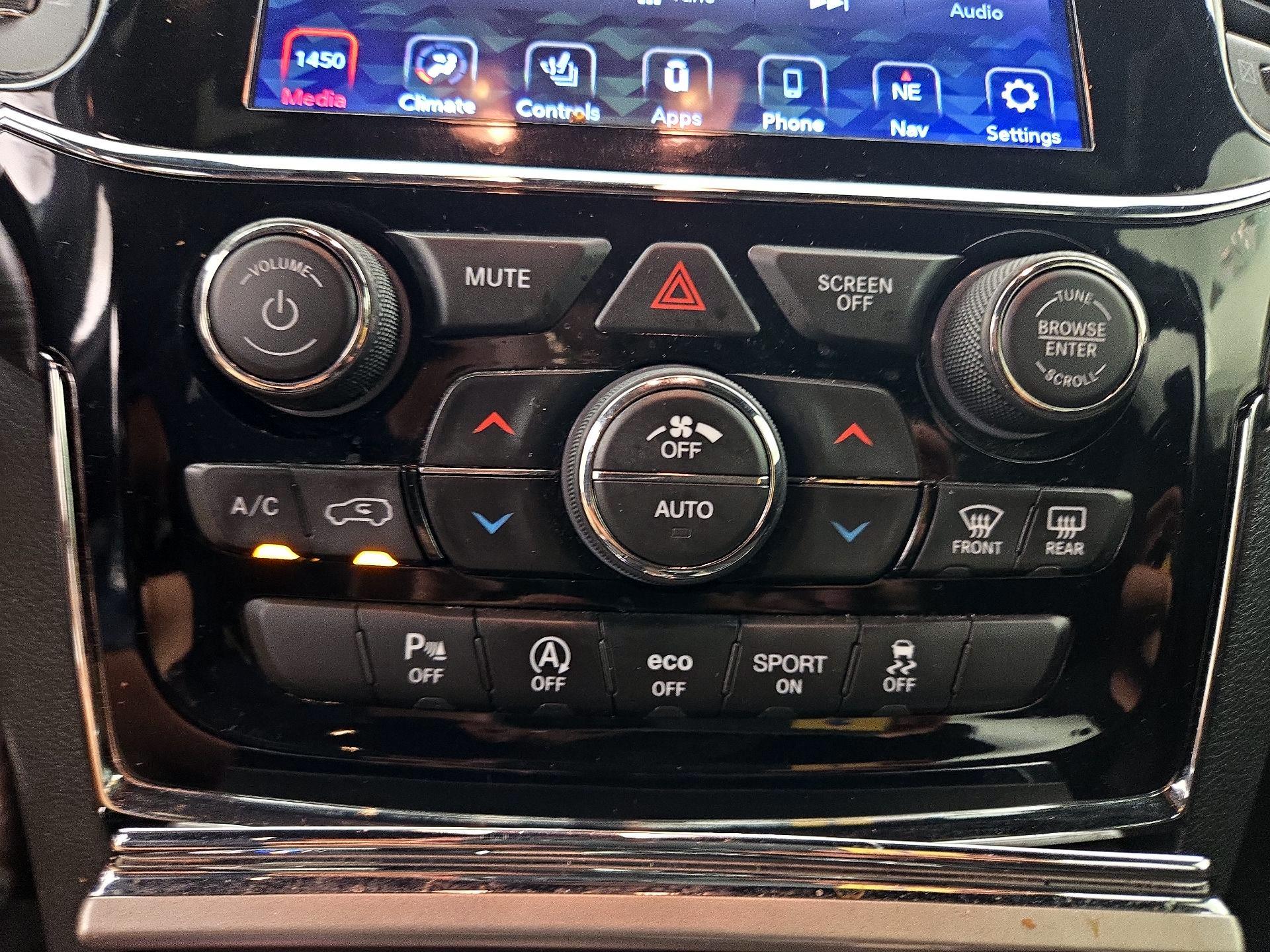 Thumbnail: 2019 Jeep Grand Cherokee - 17