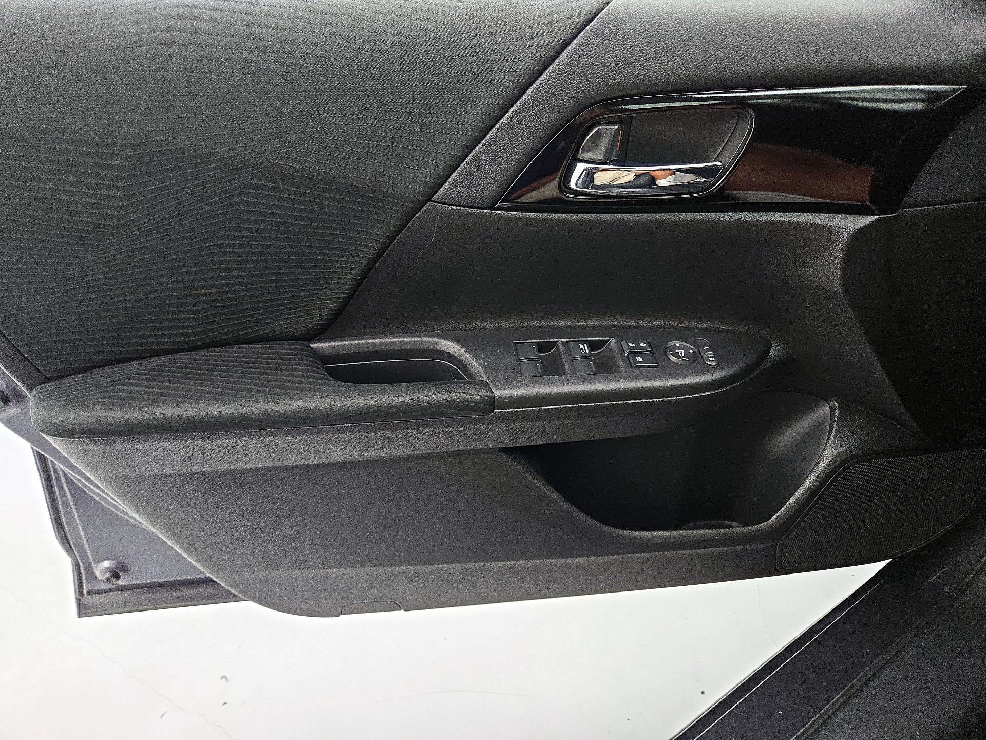 Thumbnail: 2017 Honda Accord - 12