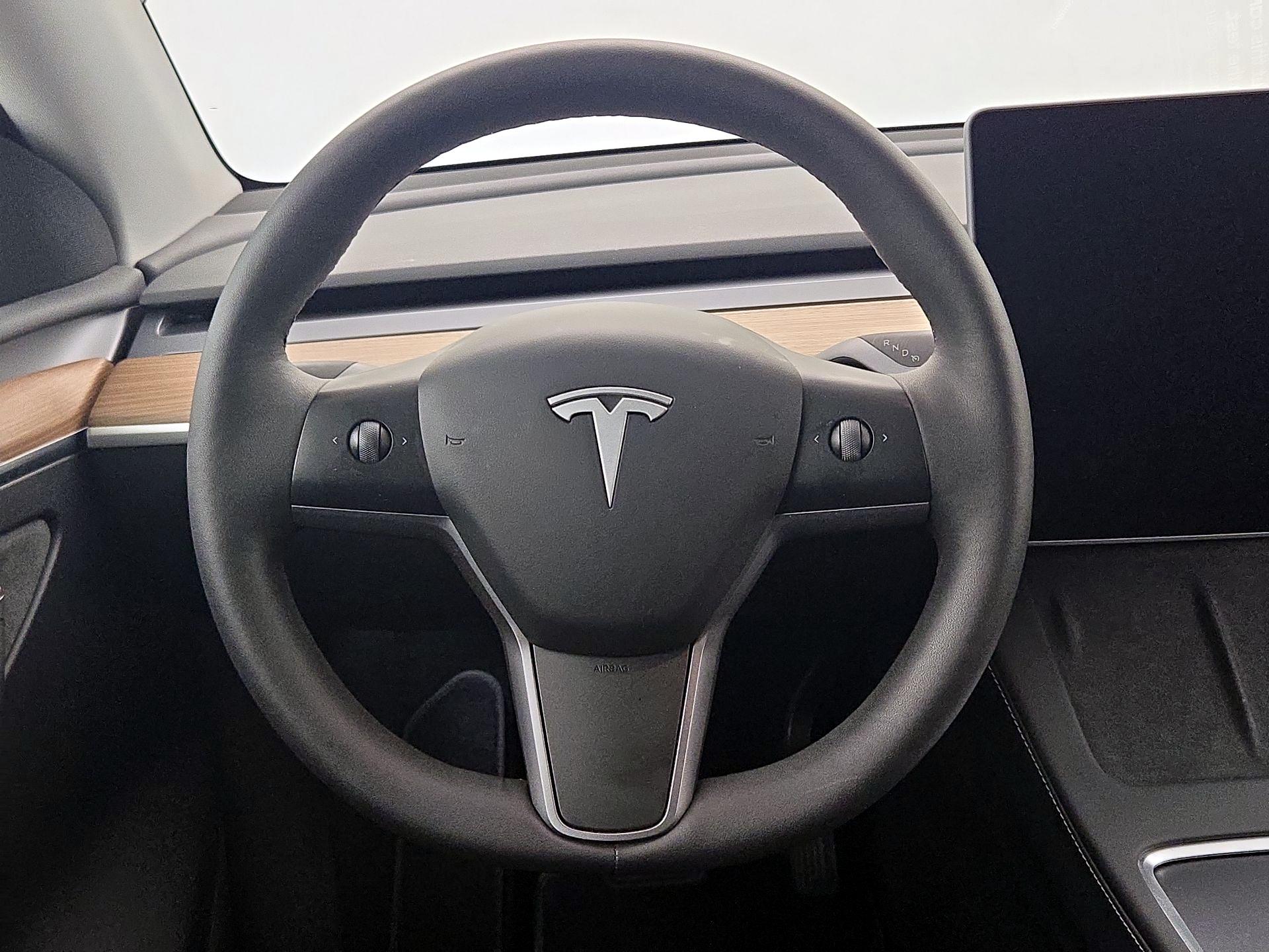 Thumbnail: 2023 Tesla Model Y - 10