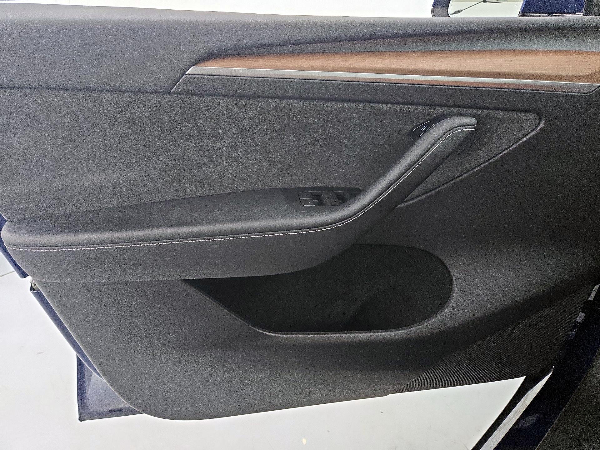 Thumbnail: 2023 Tesla Model Y - 12