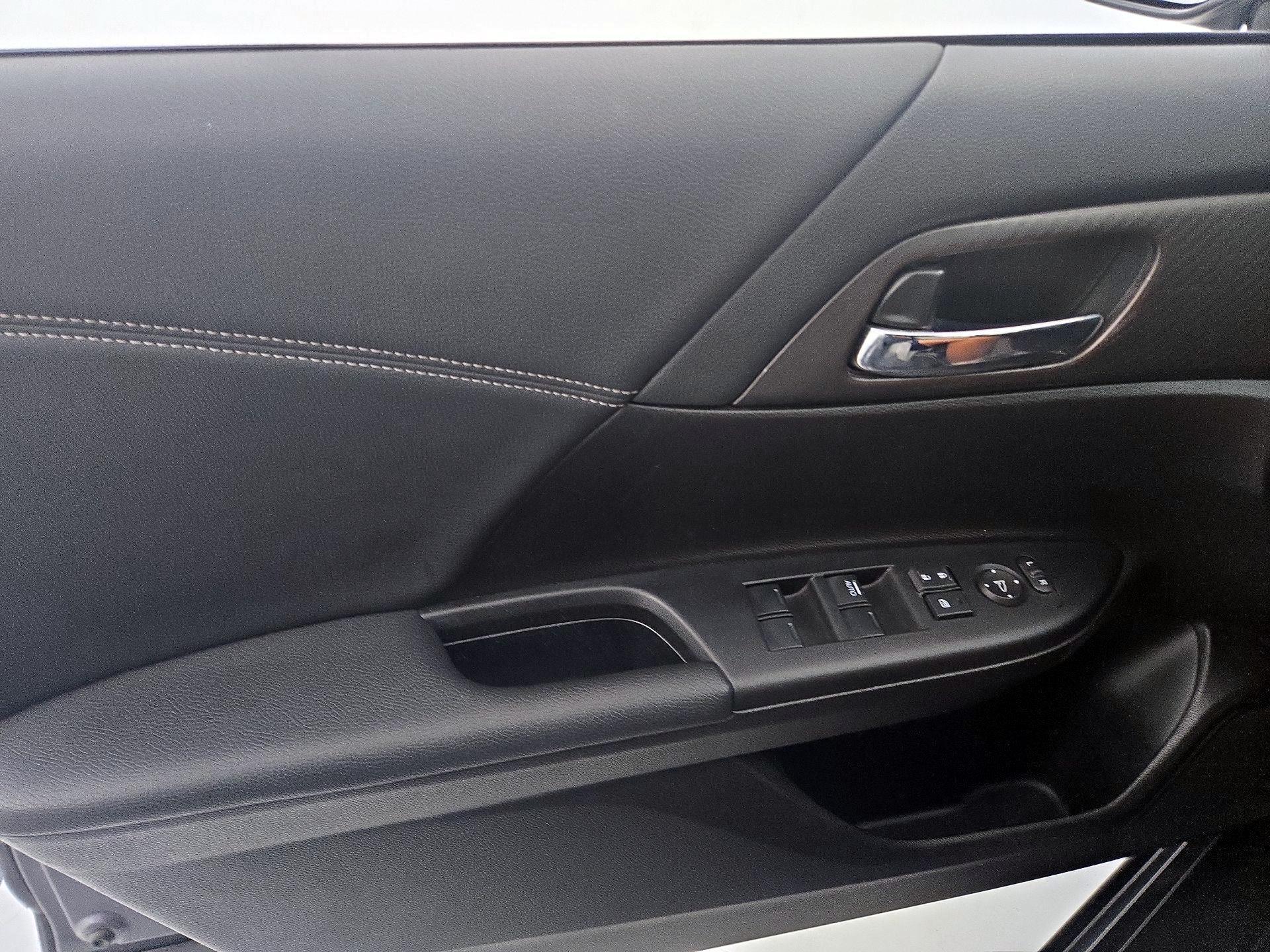 Thumbnail: 2016 Honda Accord - 12