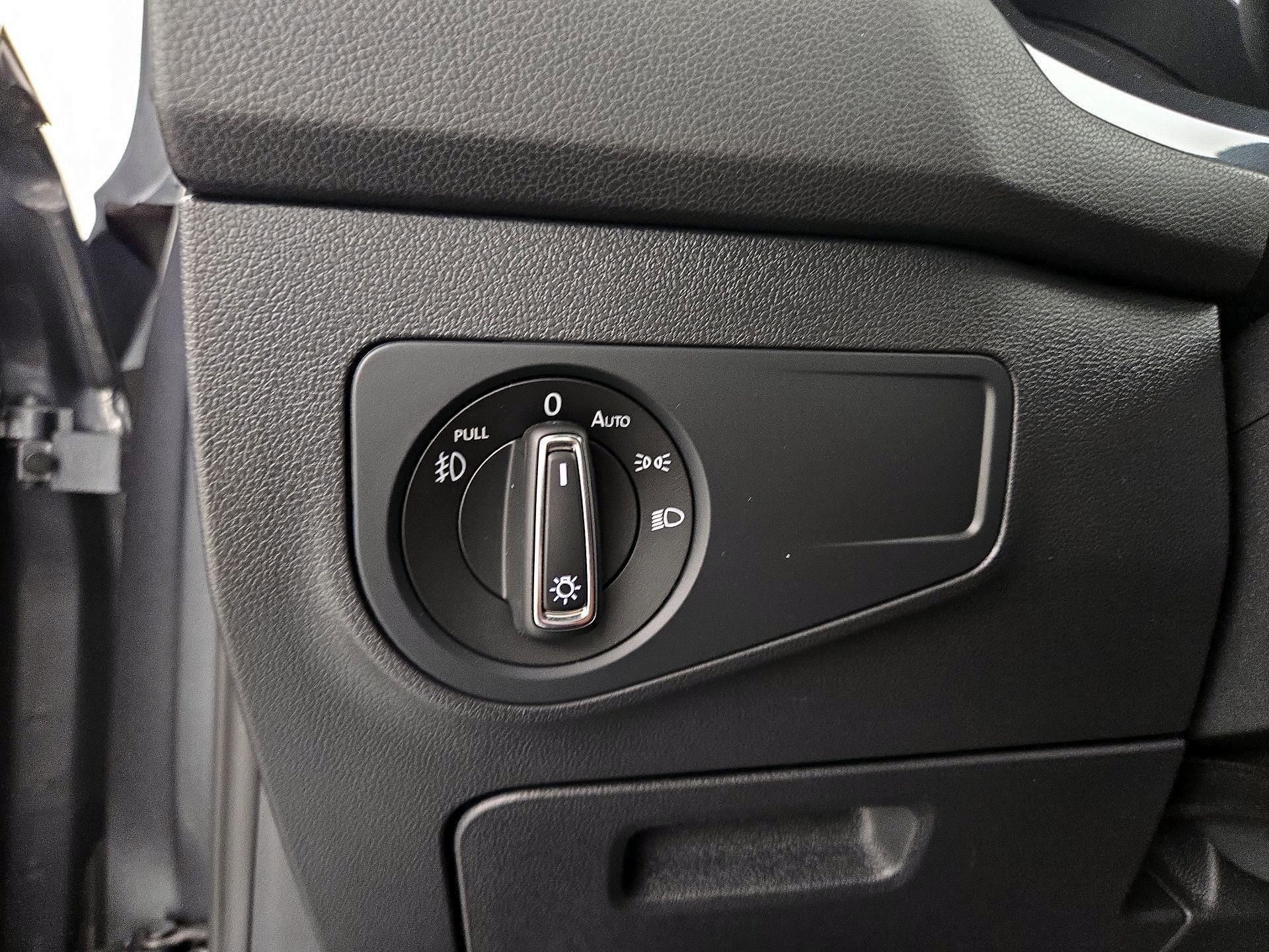 Thumbnail: 2021 Volkswagen Tiguan - 13