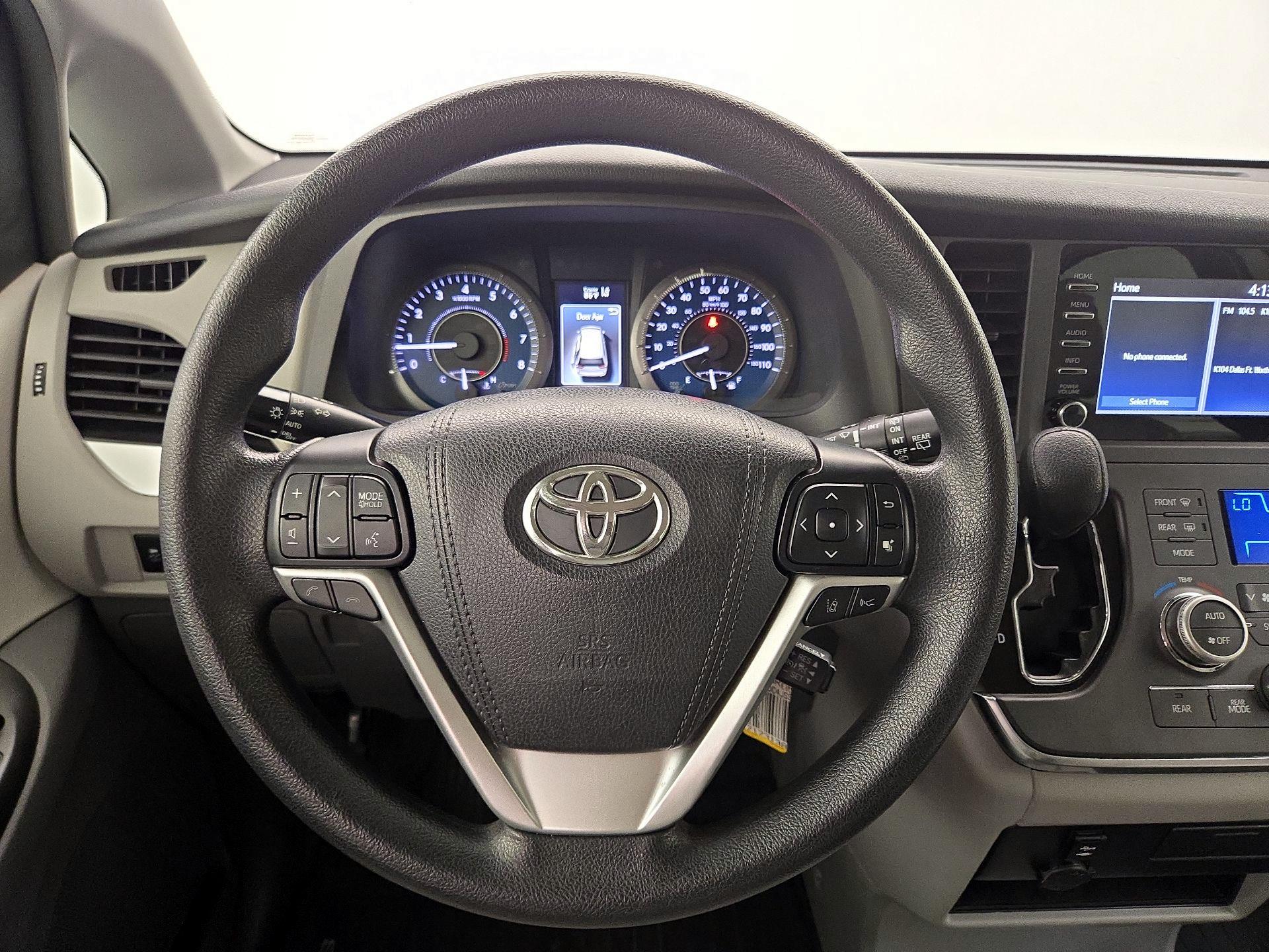 Thumbnail: 2018 Toyota Sienna - 10