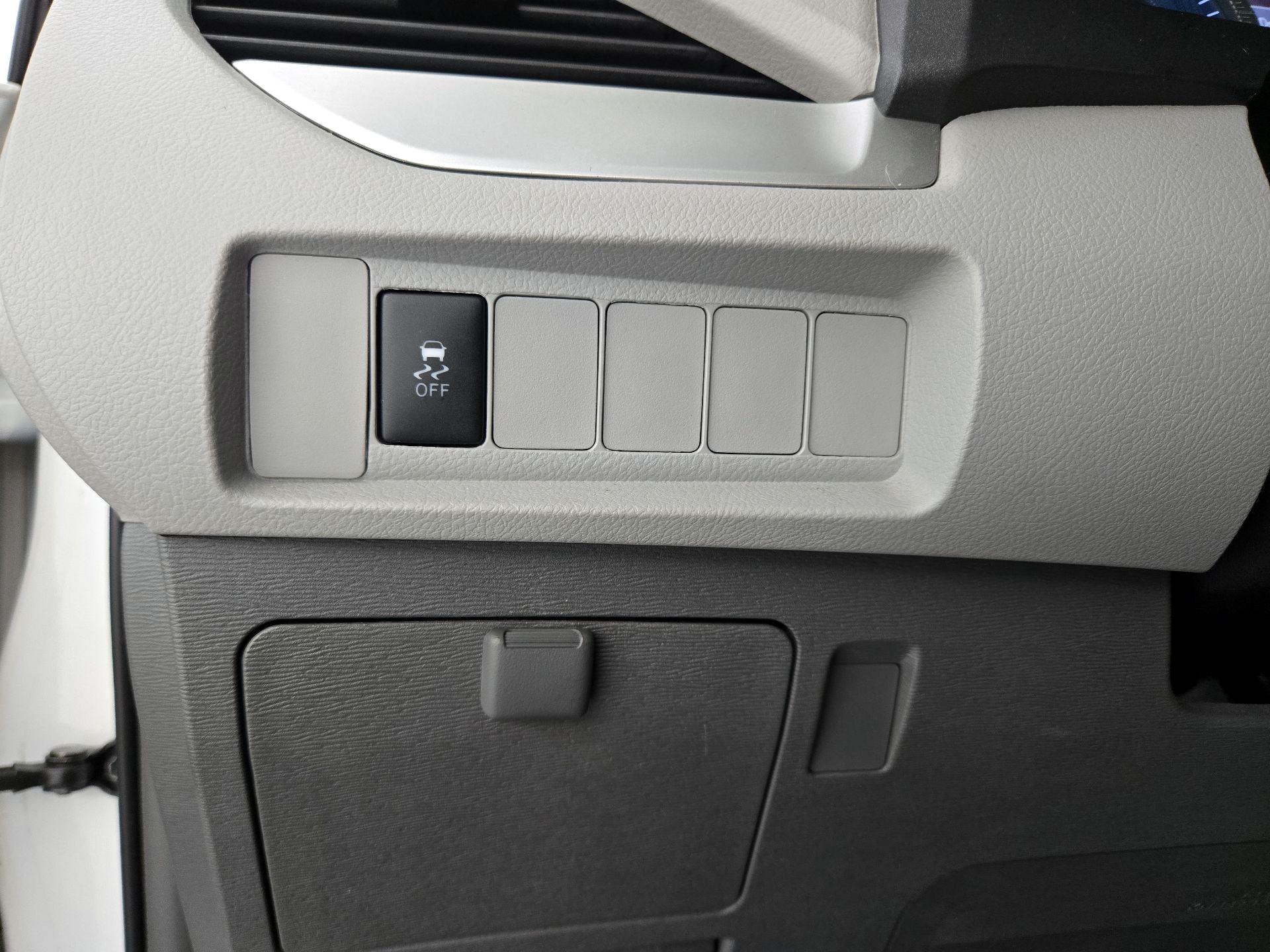 Thumbnail: 2018 Toyota Sienna - 13