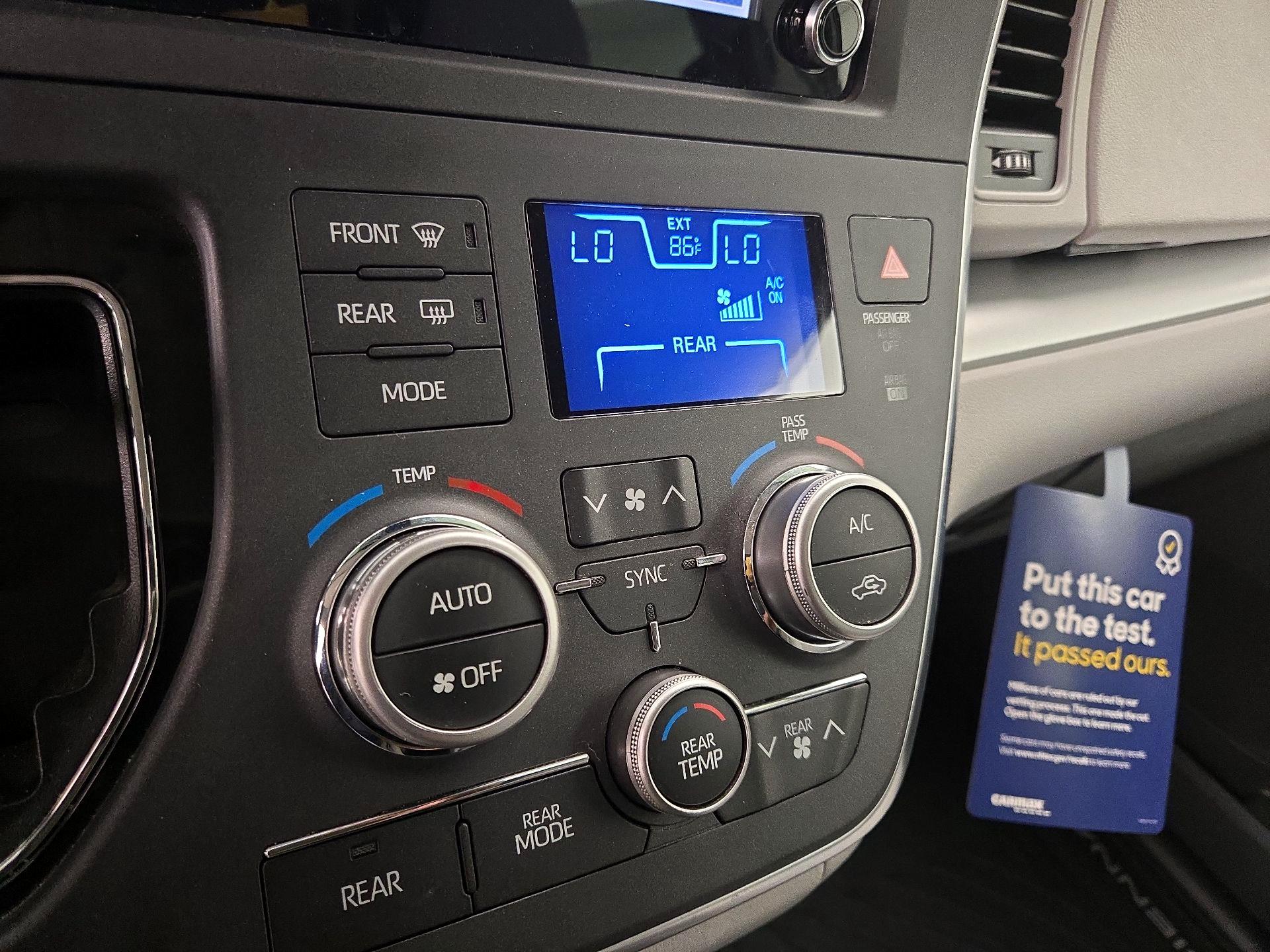 Thumbnail: 2018 Toyota Sienna - 16