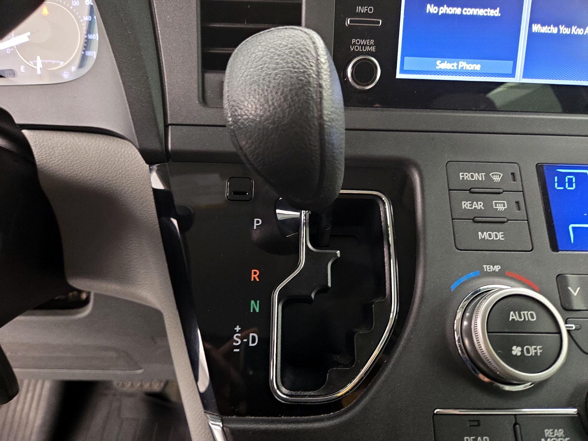 Thumbnail: 2018 Toyota Sienna - 17