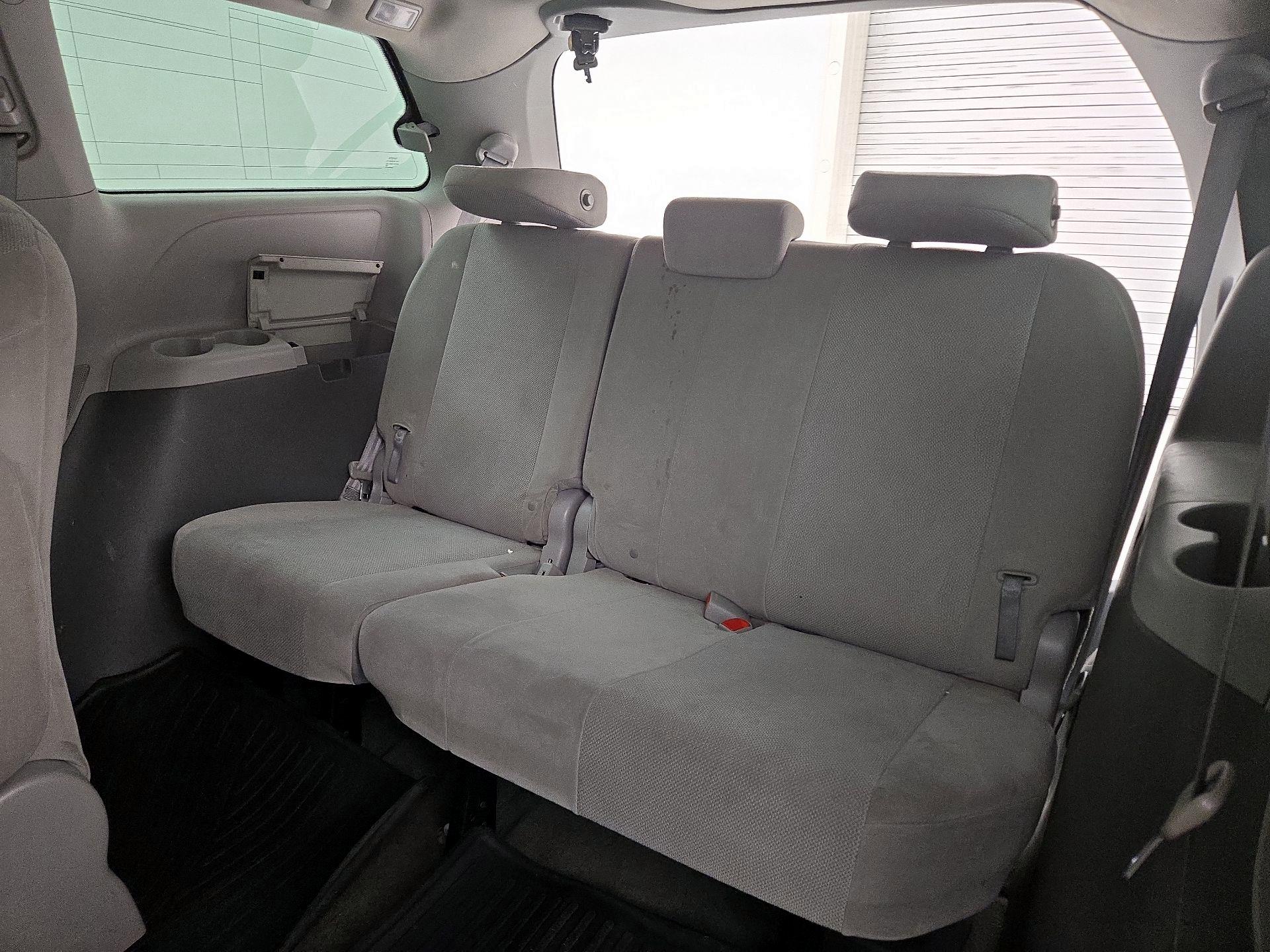 Thumbnail: 2018 Toyota Sienna - 20