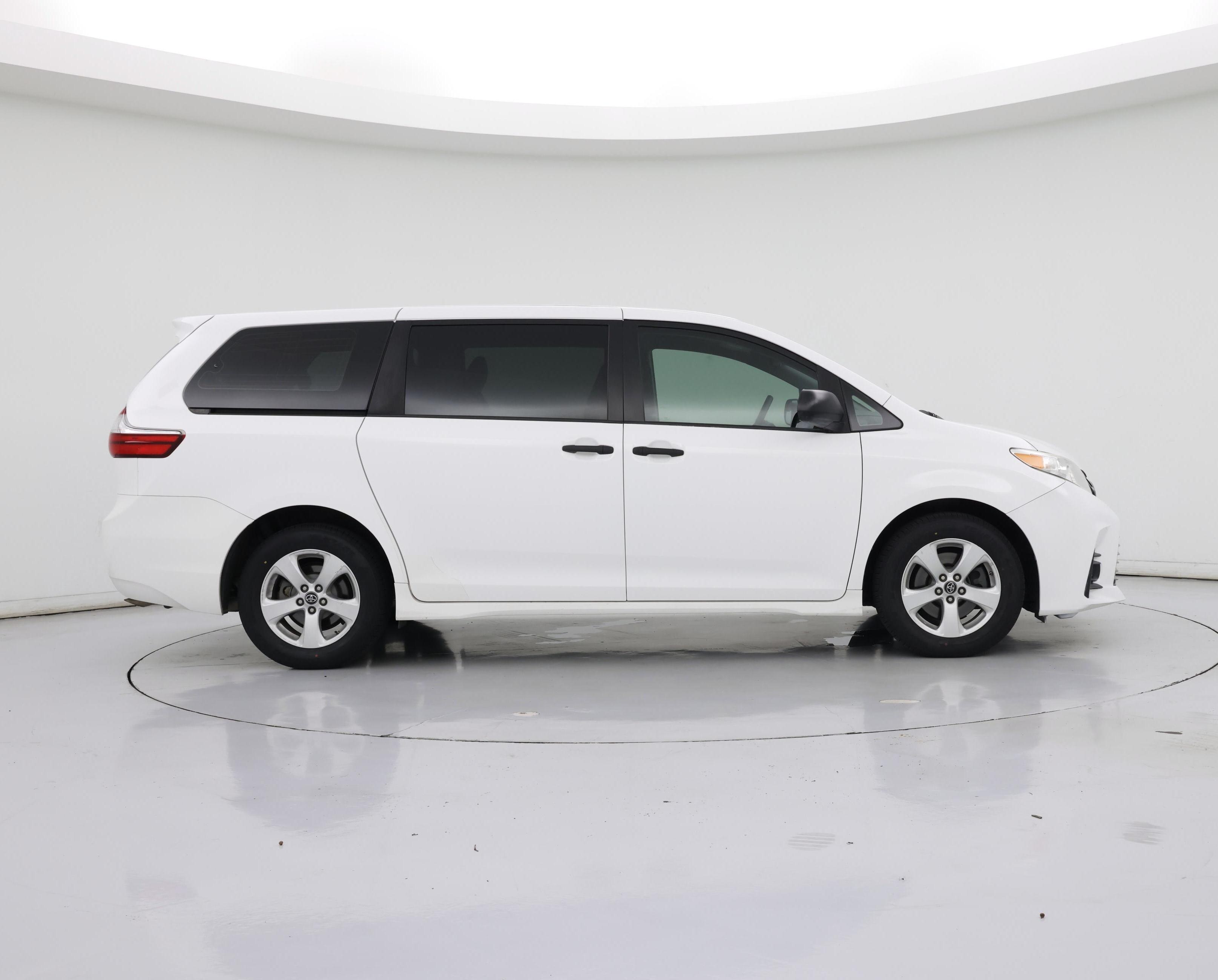 Thumbnail: 2018 Toyota Sienna - 7