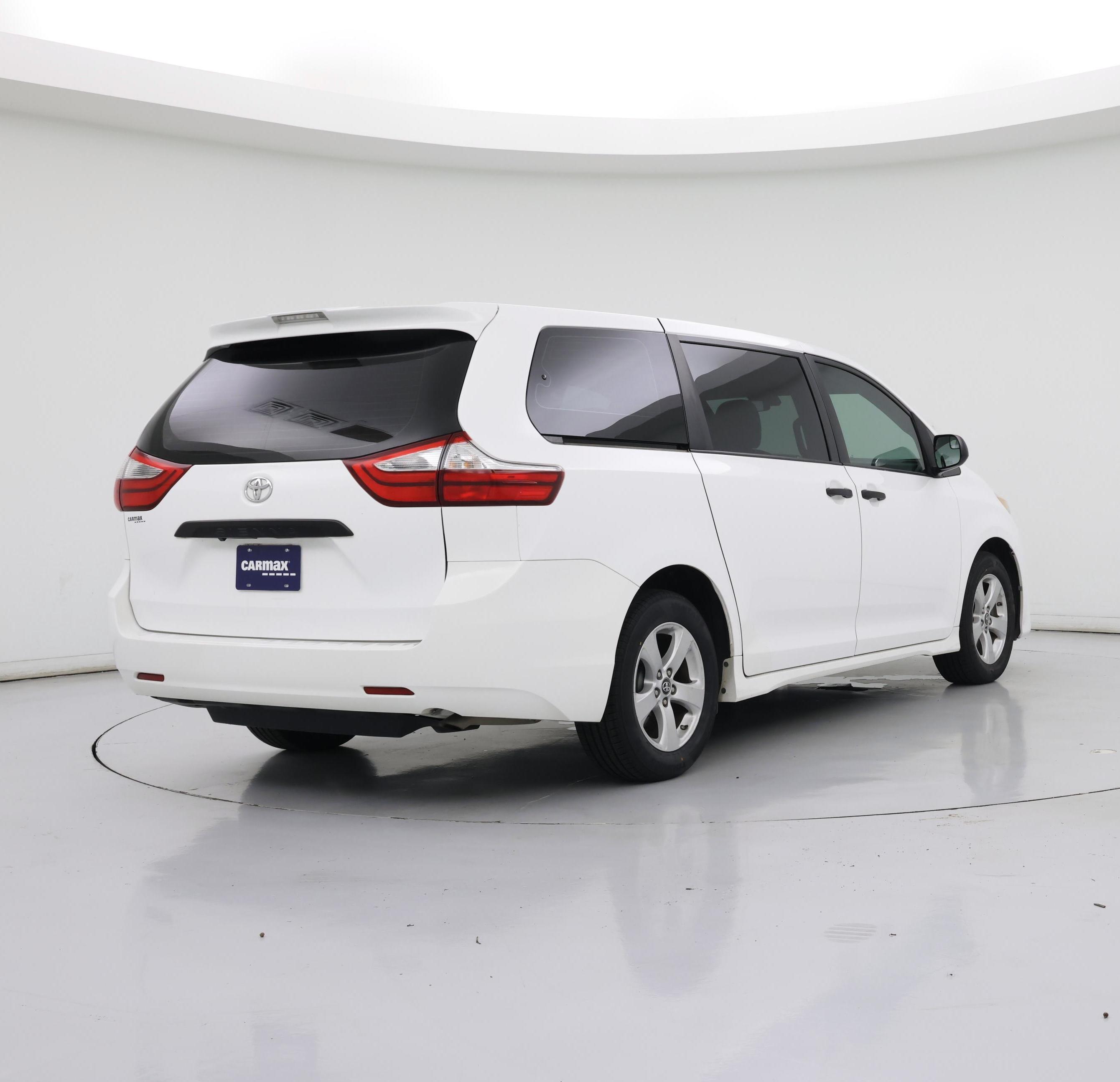 Thumbnail: 2018 Toyota Sienna - 8