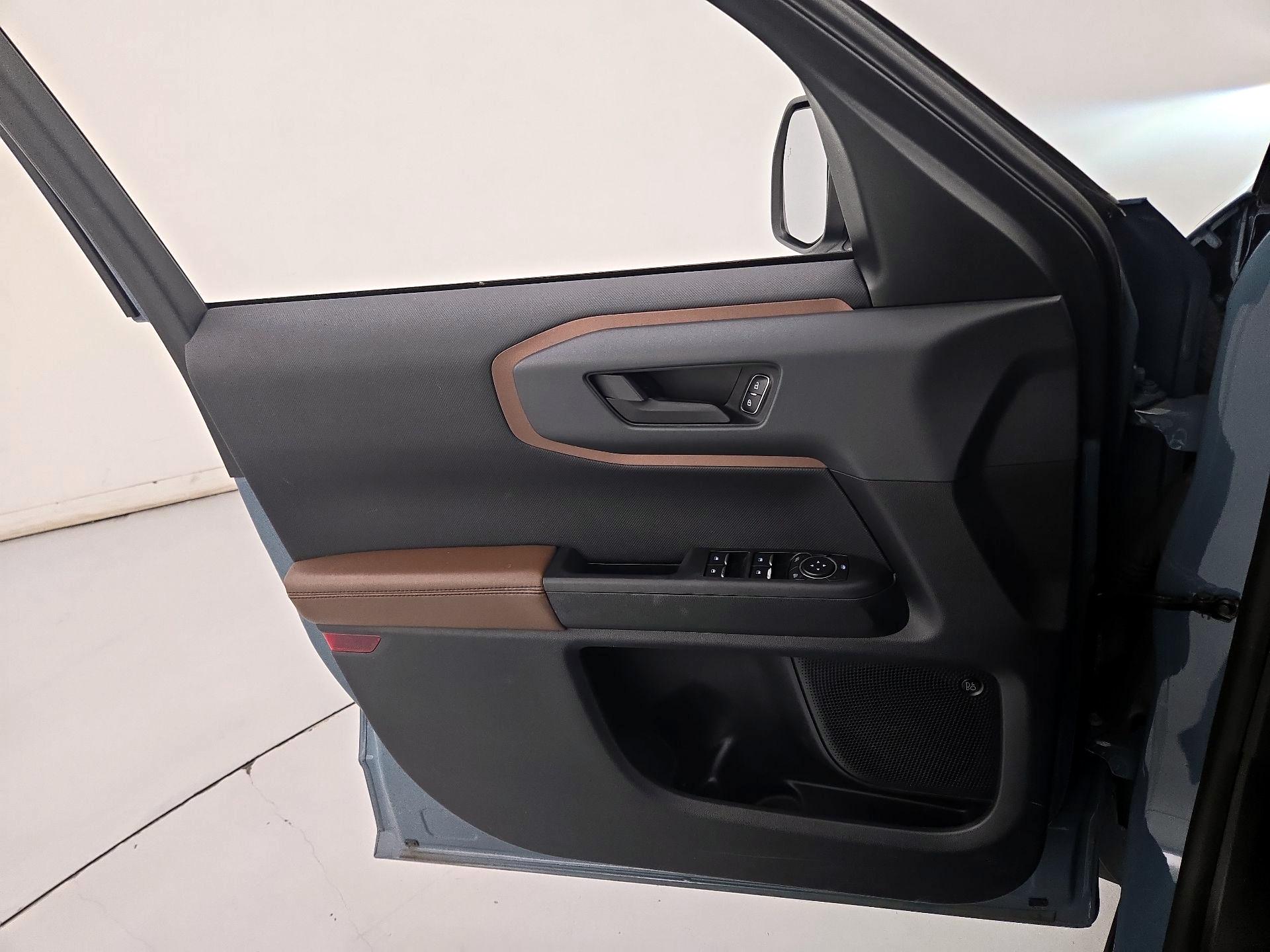 Thumbnail: 2021 Ford Bronco Sport - 12