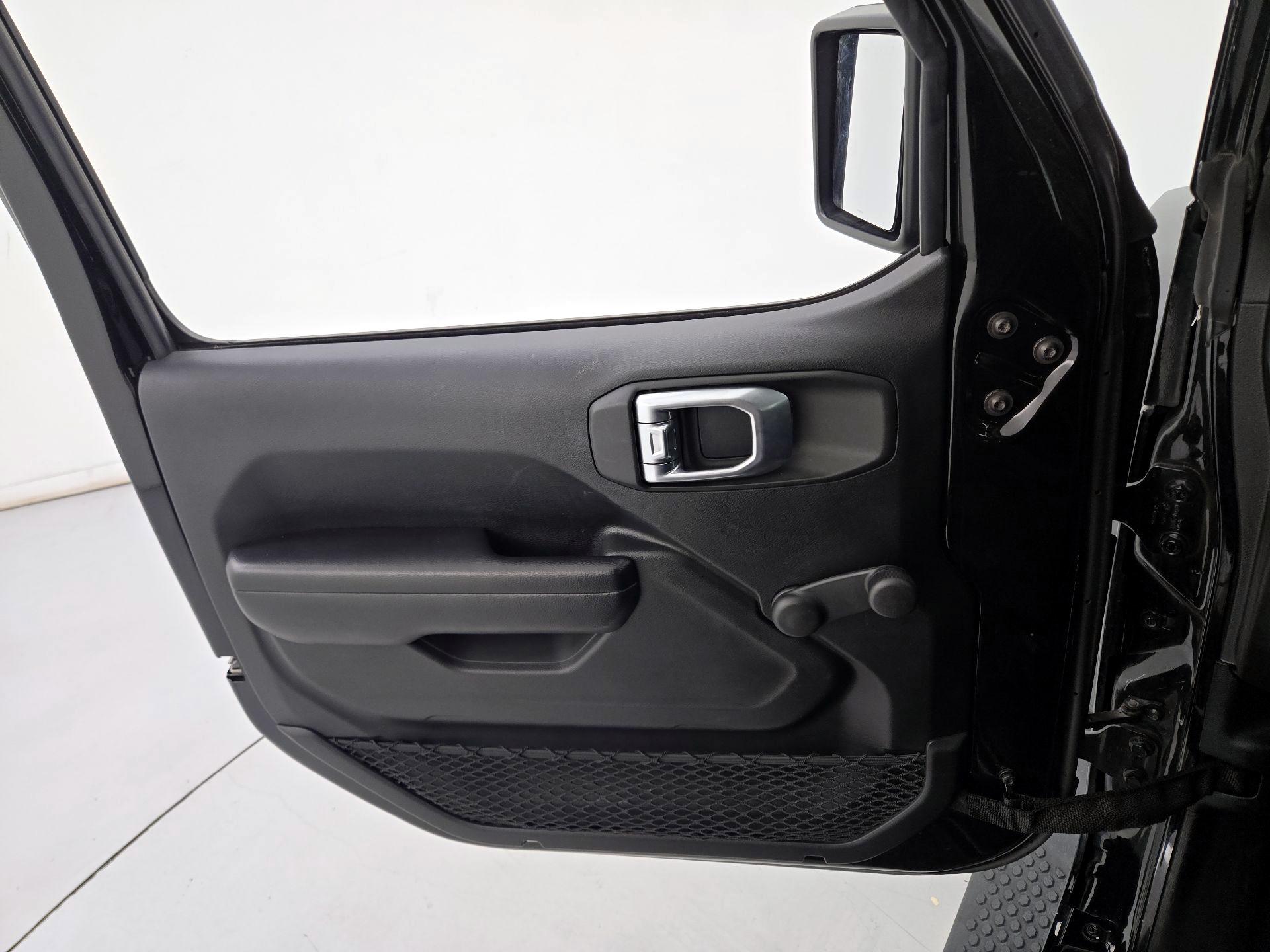 Thumbnail: 2018 Jeep Wrangler - 12