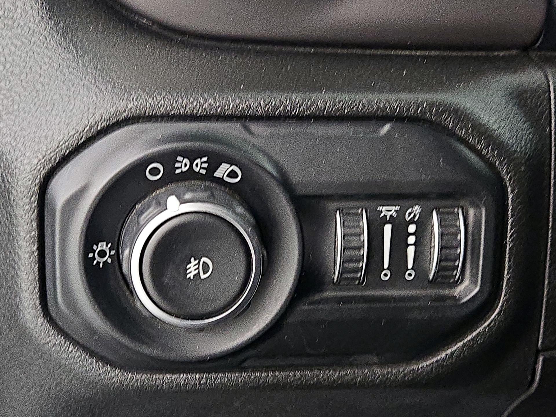 Thumbnail: 2018 Jeep Wrangler - 13