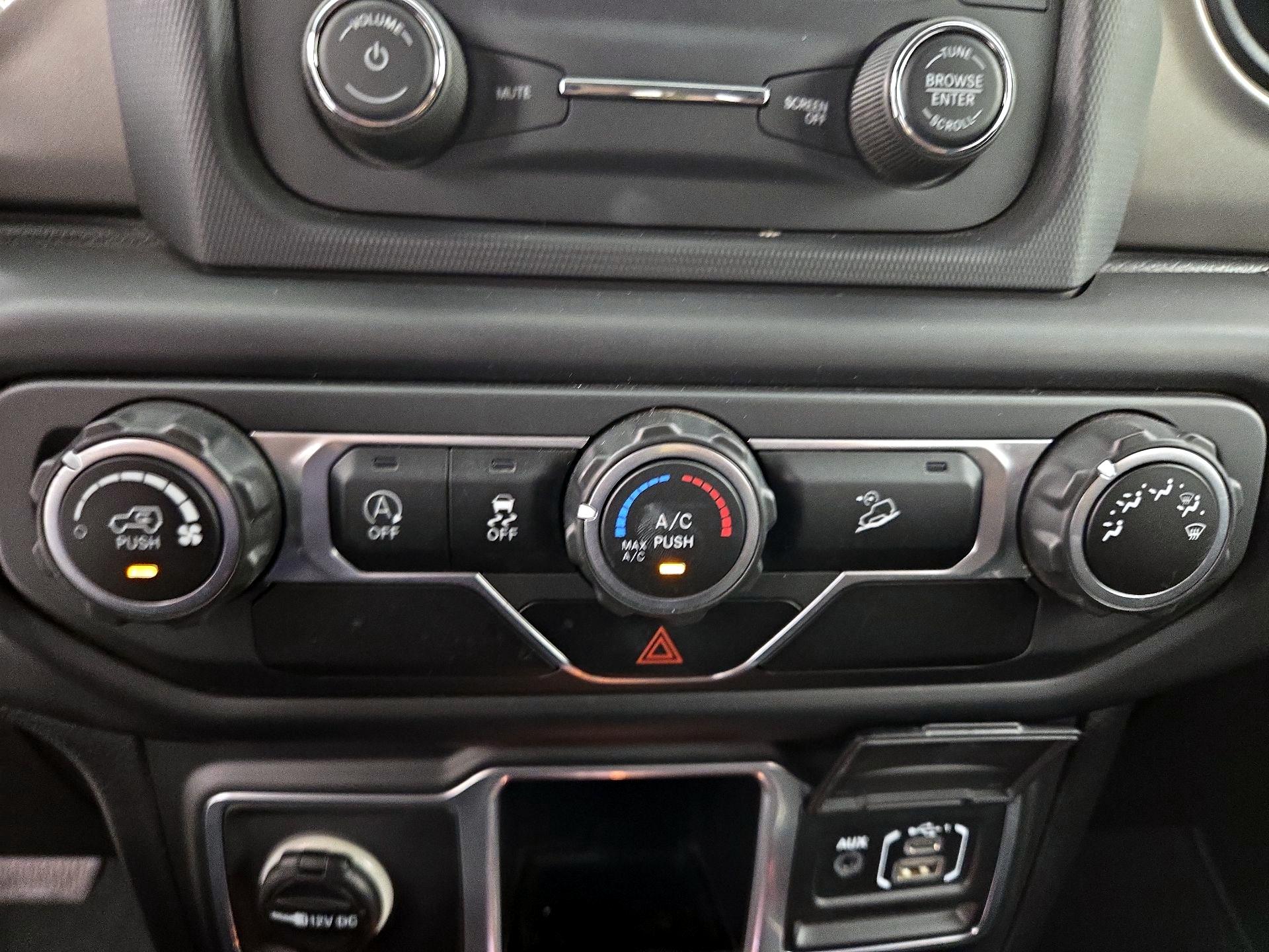 Thumbnail: 2018 Jeep Wrangler - 16
