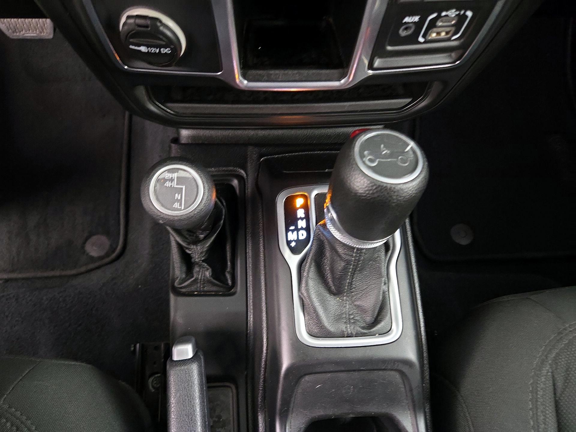 Thumbnail: 2018 Jeep Wrangler - 17
