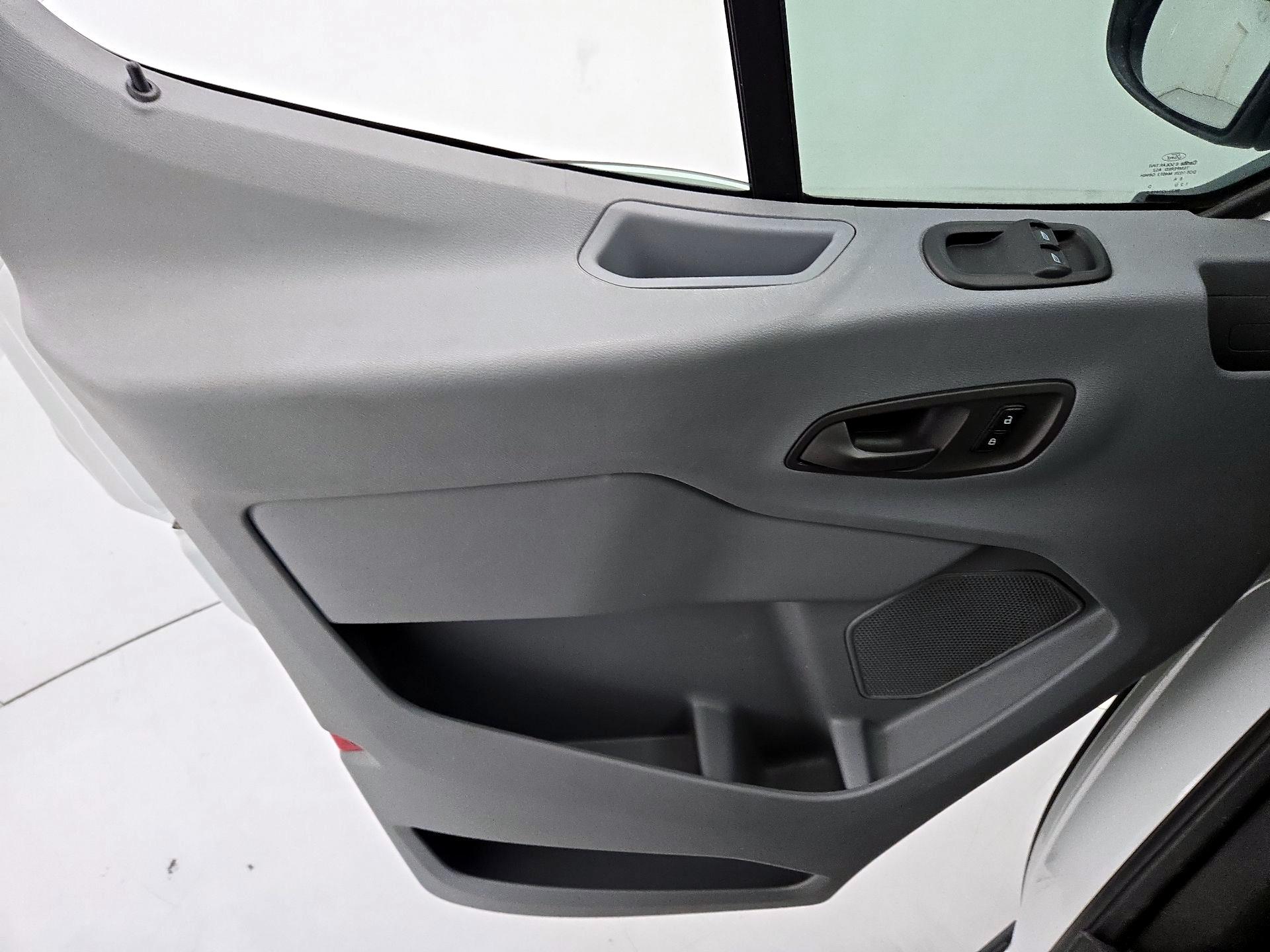 Thumbnail: 2018 Ford Transit Series - 12