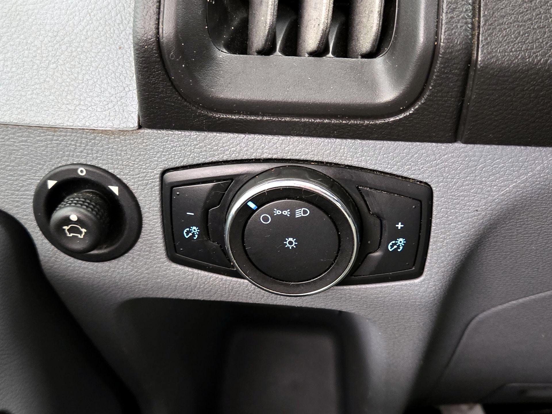 Thumbnail: 2018 Ford Transit Series - 13