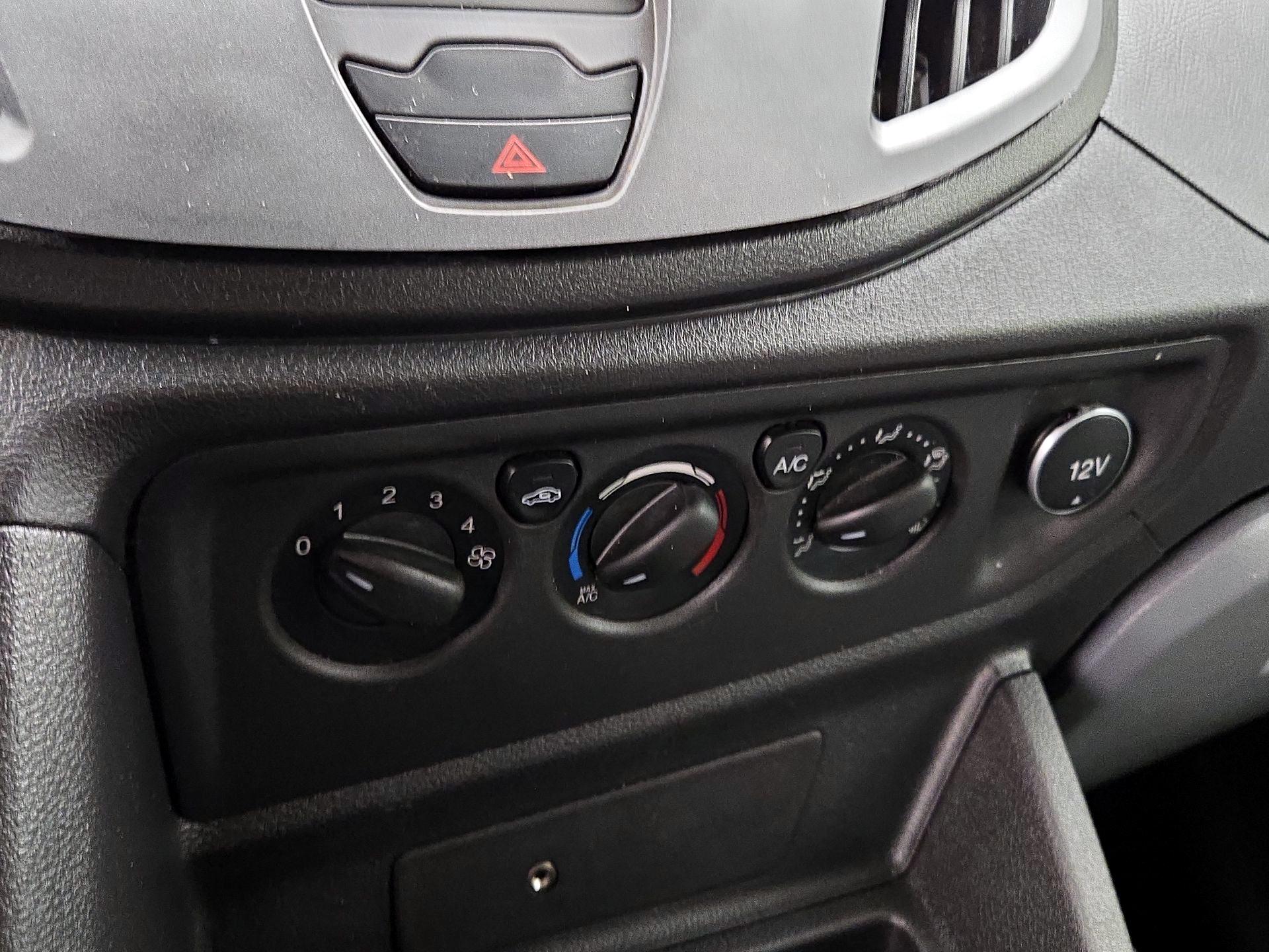 Thumbnail: 2018 Ford Transit Series - 16