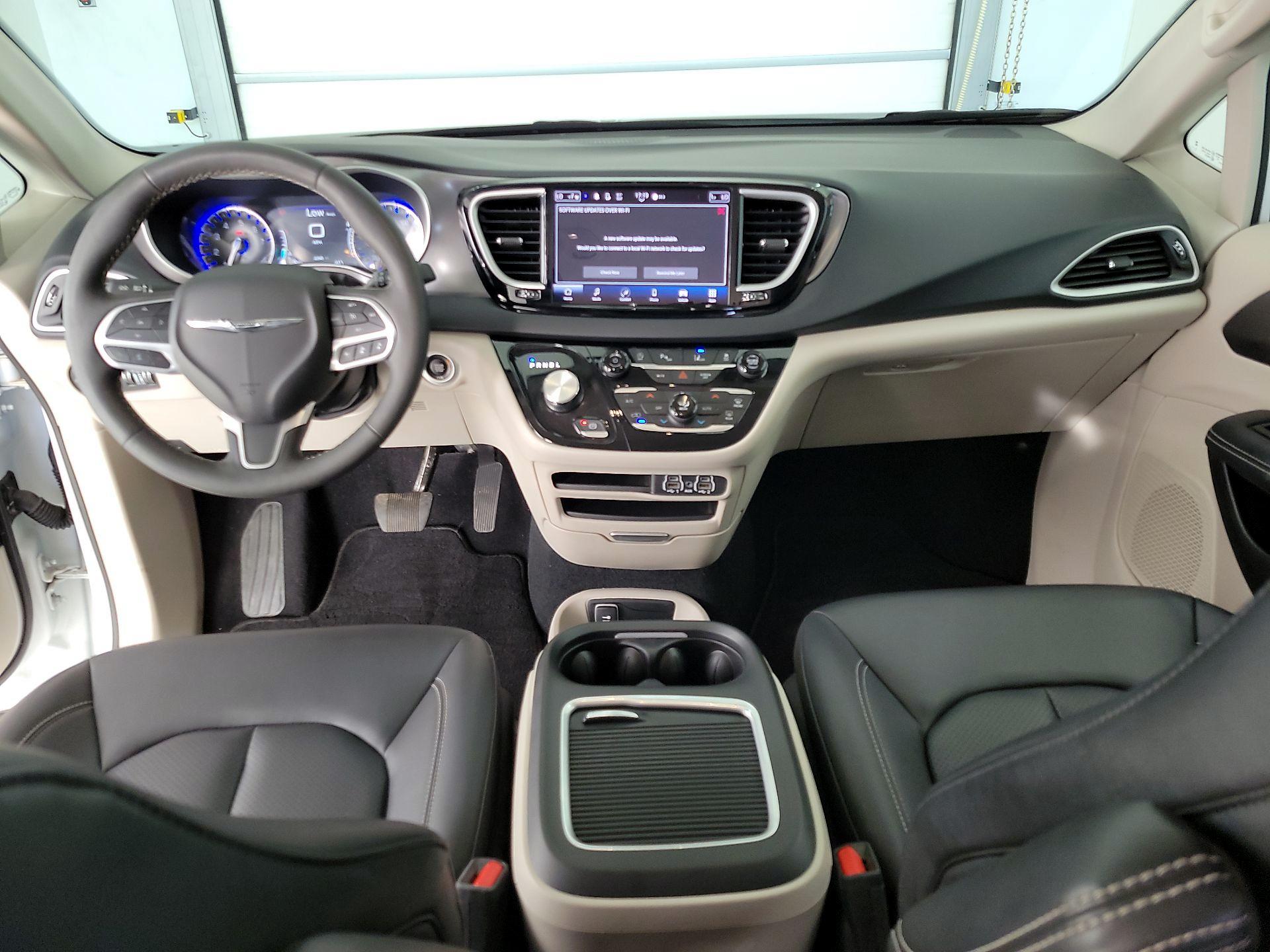 Thumbnail: 2024 Chrysler Pacifica - 9