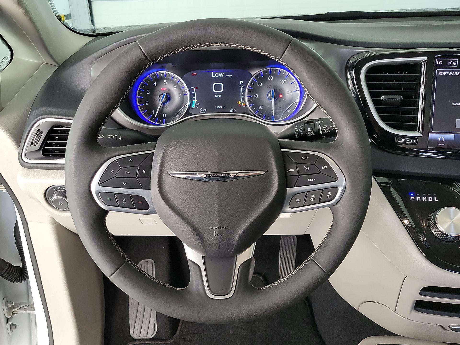 Thumbnail: 2024 Chrysler Pacifica - 10