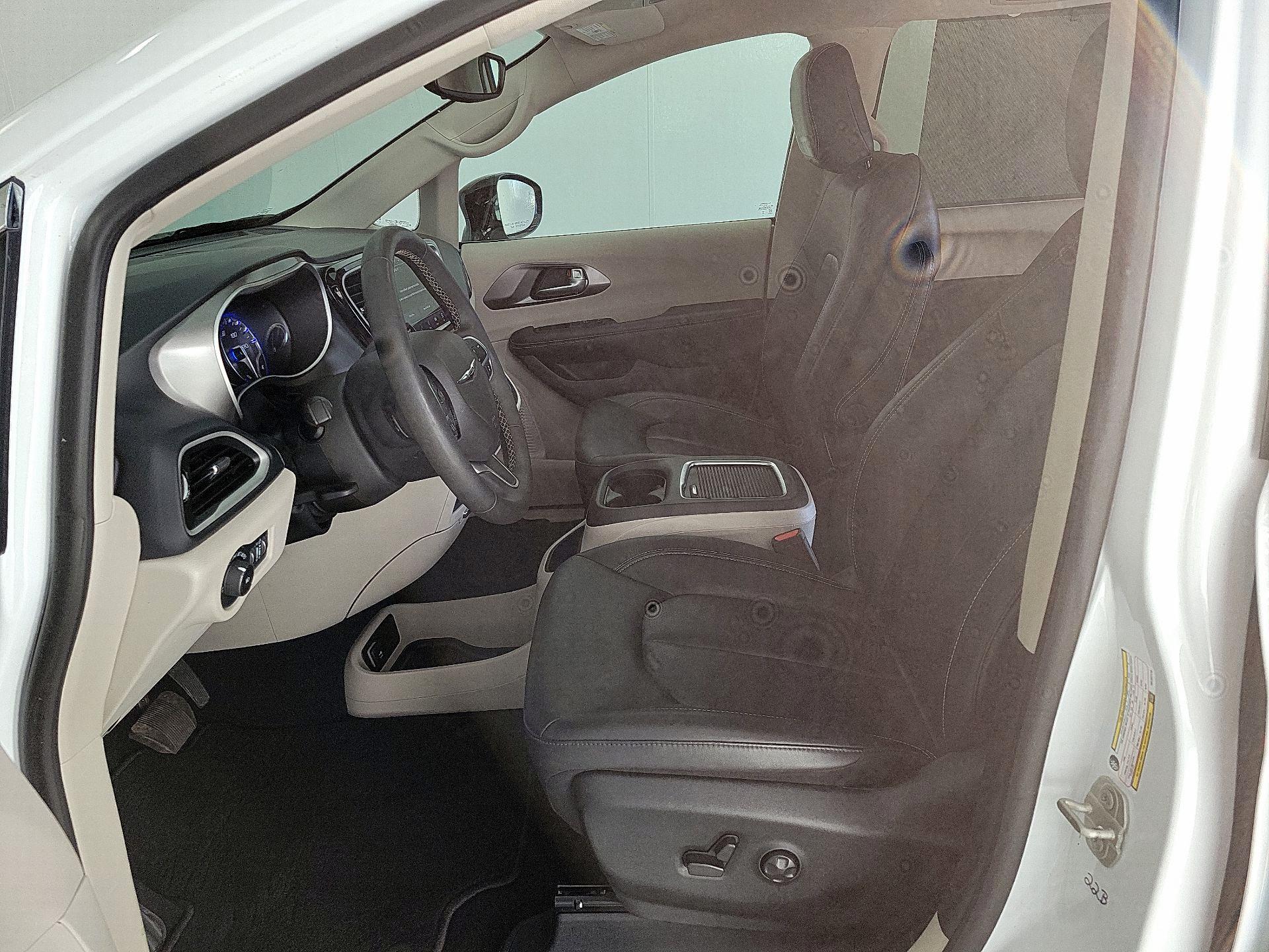 Thumbnail: 2024 Chrysler Pacifica - 11