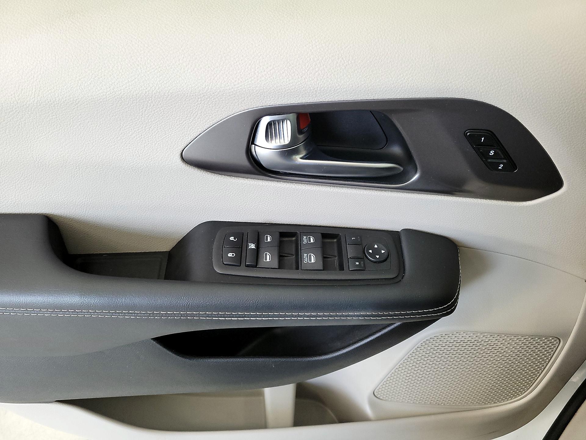 Thumbnail: 2024 Chrysler Pacifica - 12