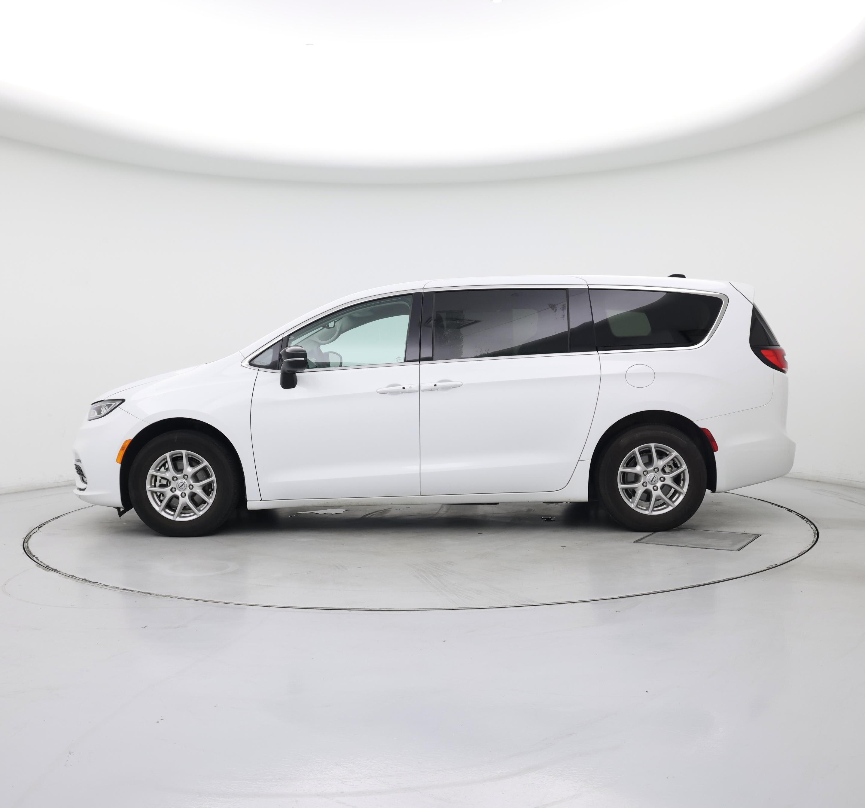 Thumbnail: 2024 Chrysler Pacifica - 3