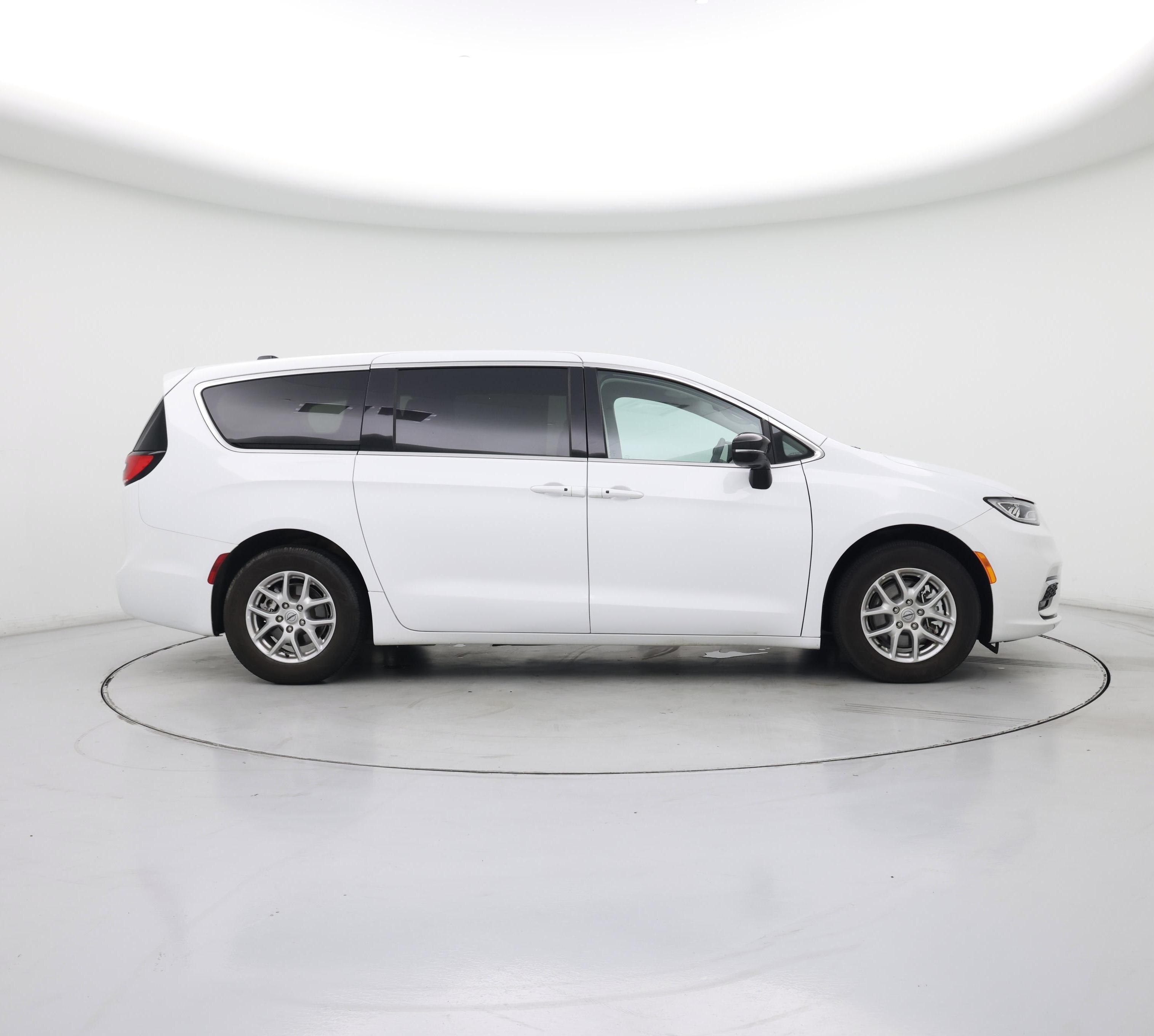 Thumbnail: 2024 Chrysler Pacifica - 7