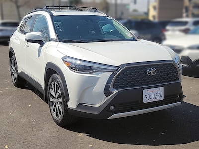 2022 Toyota Corolla Cross XLE -
                Burbank, CA