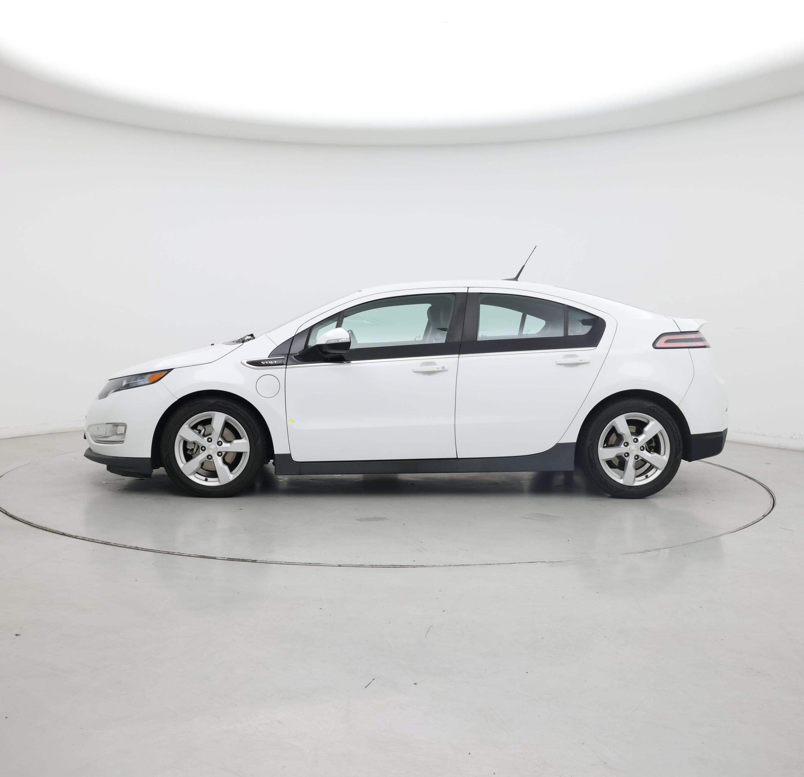 Thumbnail: 2014 Chevrolet Volt - 3