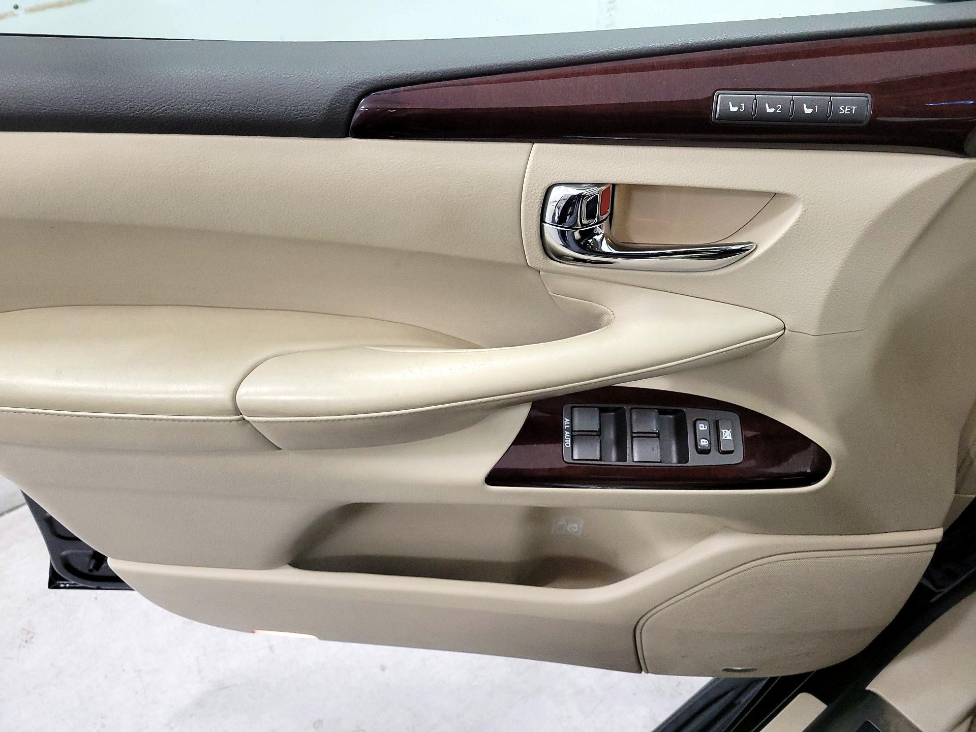 Thumbnail: 2015 Lexus LX - 12