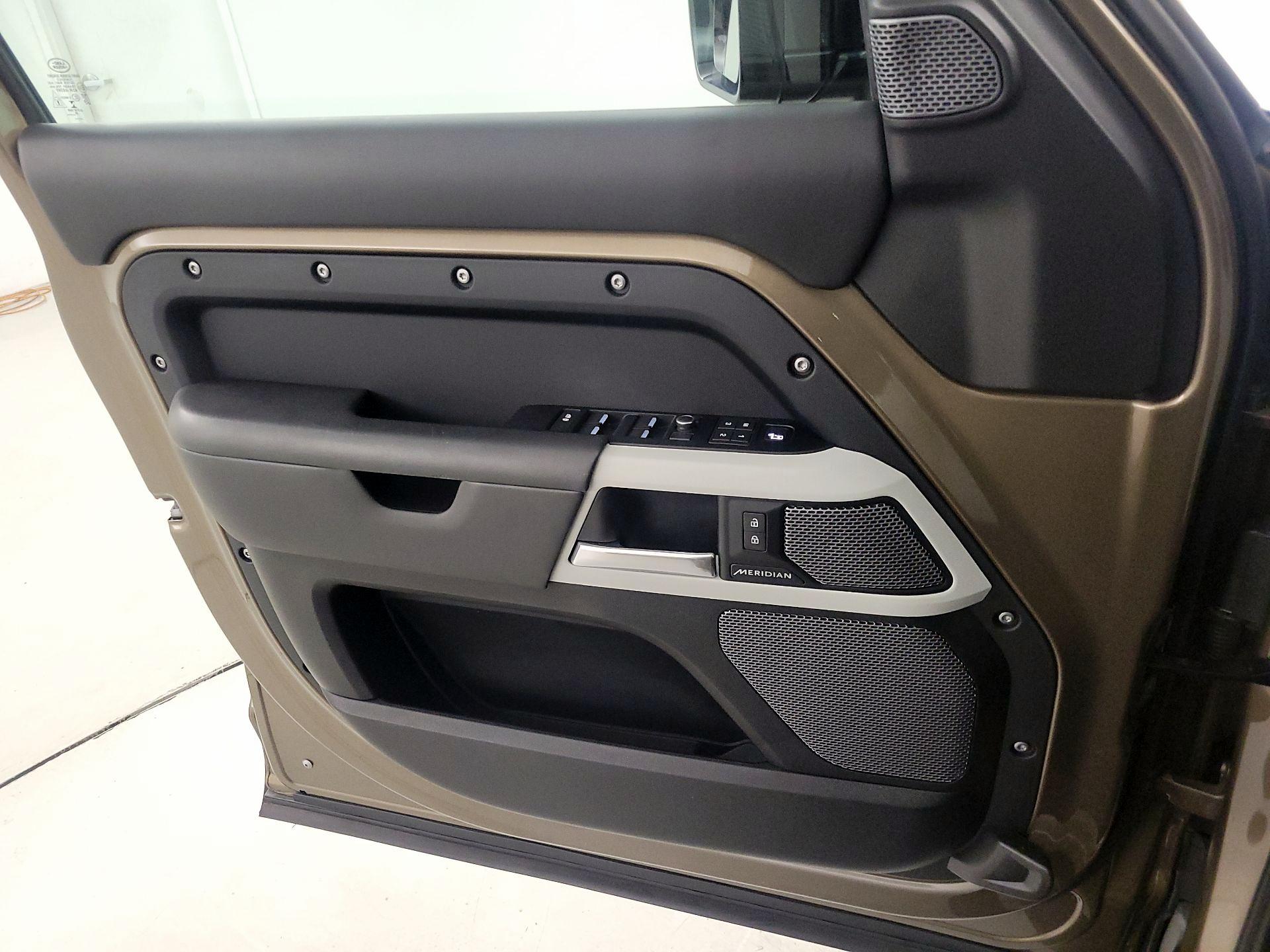Thumbnail: 2020 Land Rover Defender - 12
