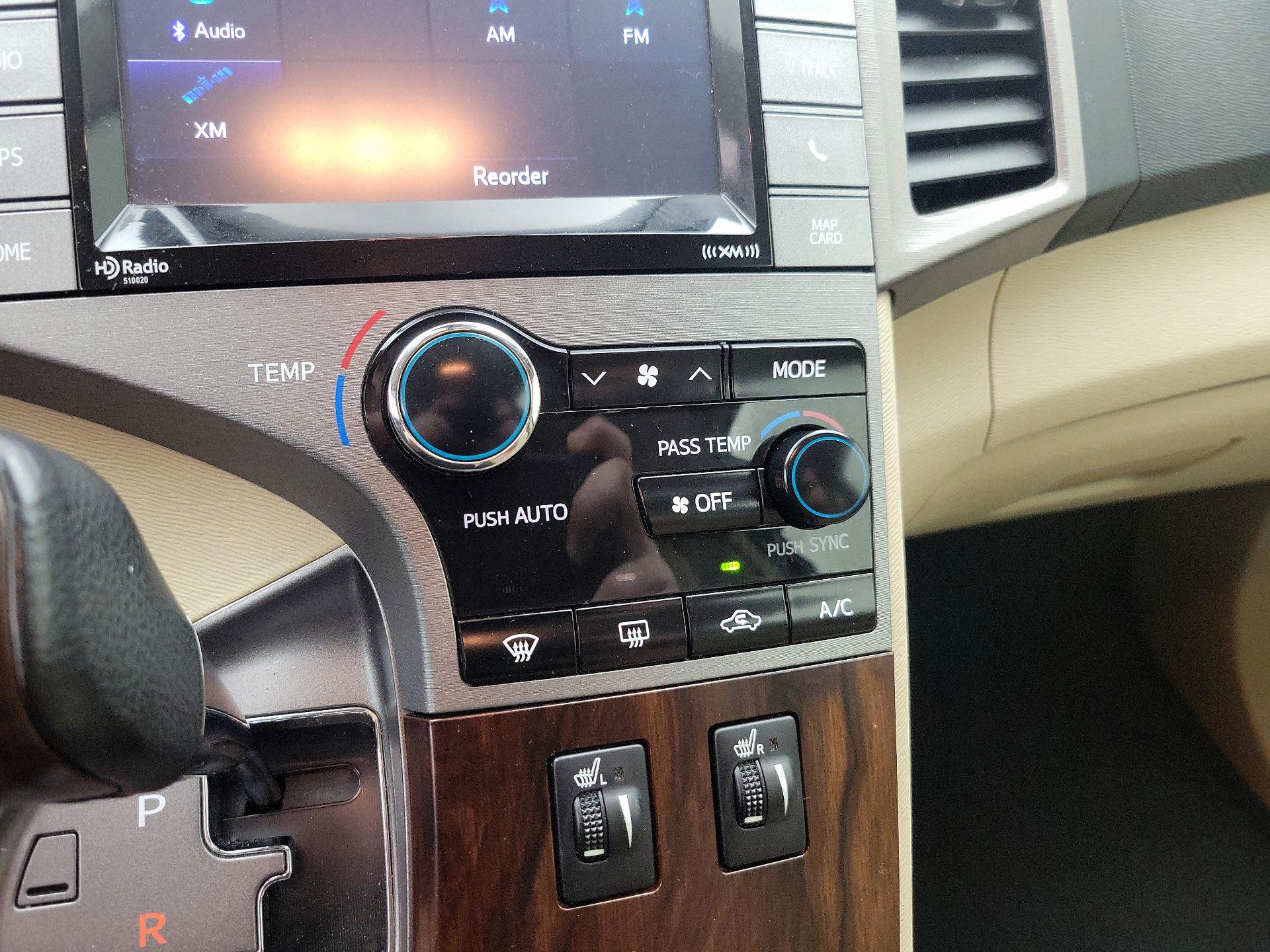 Thumbnail: 2015 Toyota Venza - 16