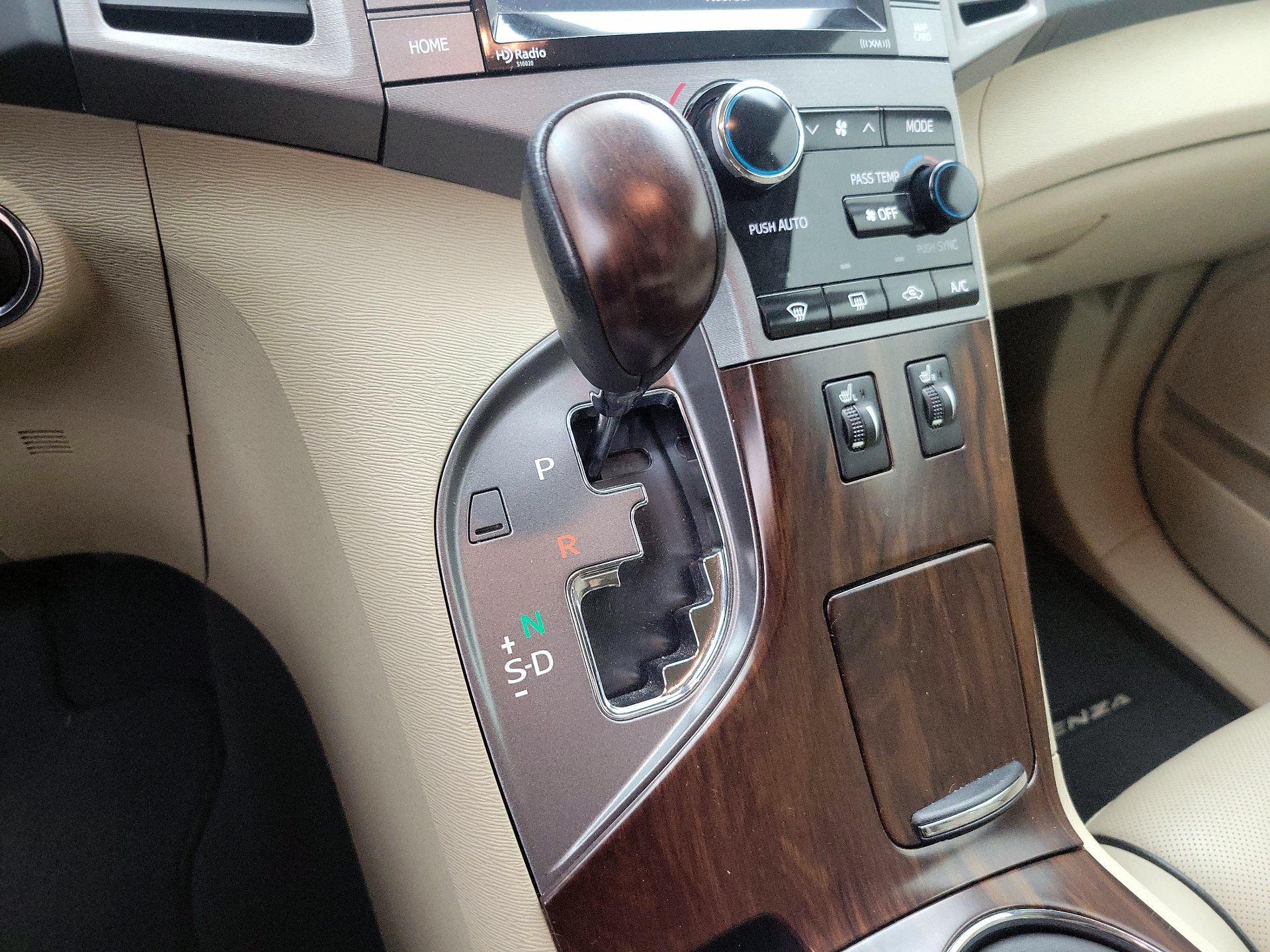 Thumbnail: 2015 Toyota Venza - 17