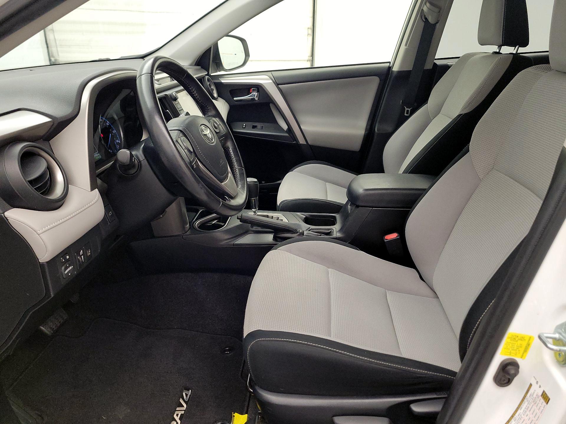 Thumbnail: 2016 Toyota RAV4 - 11