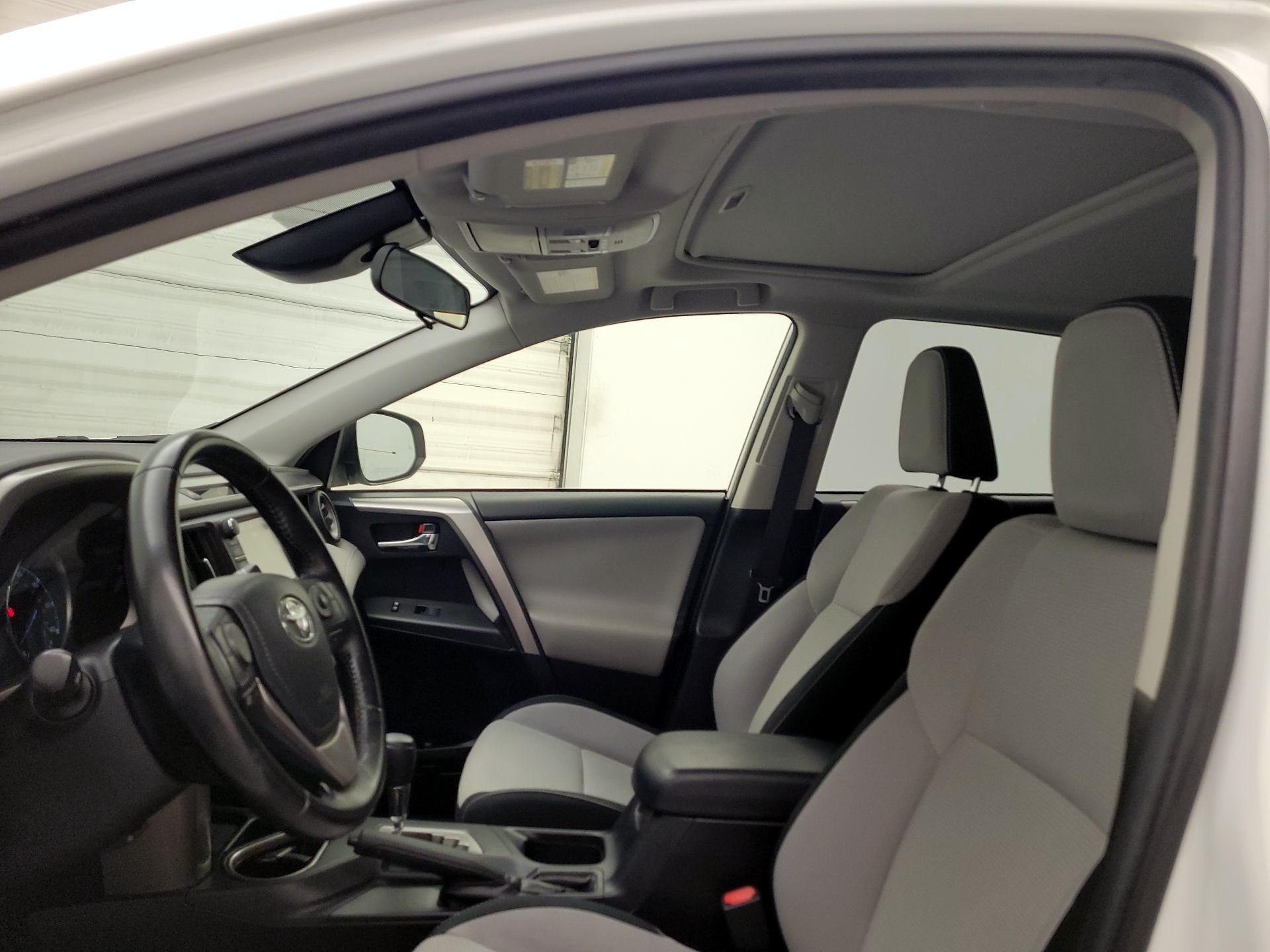 Thumbnail: 2016 Toyota RAV4 - 18