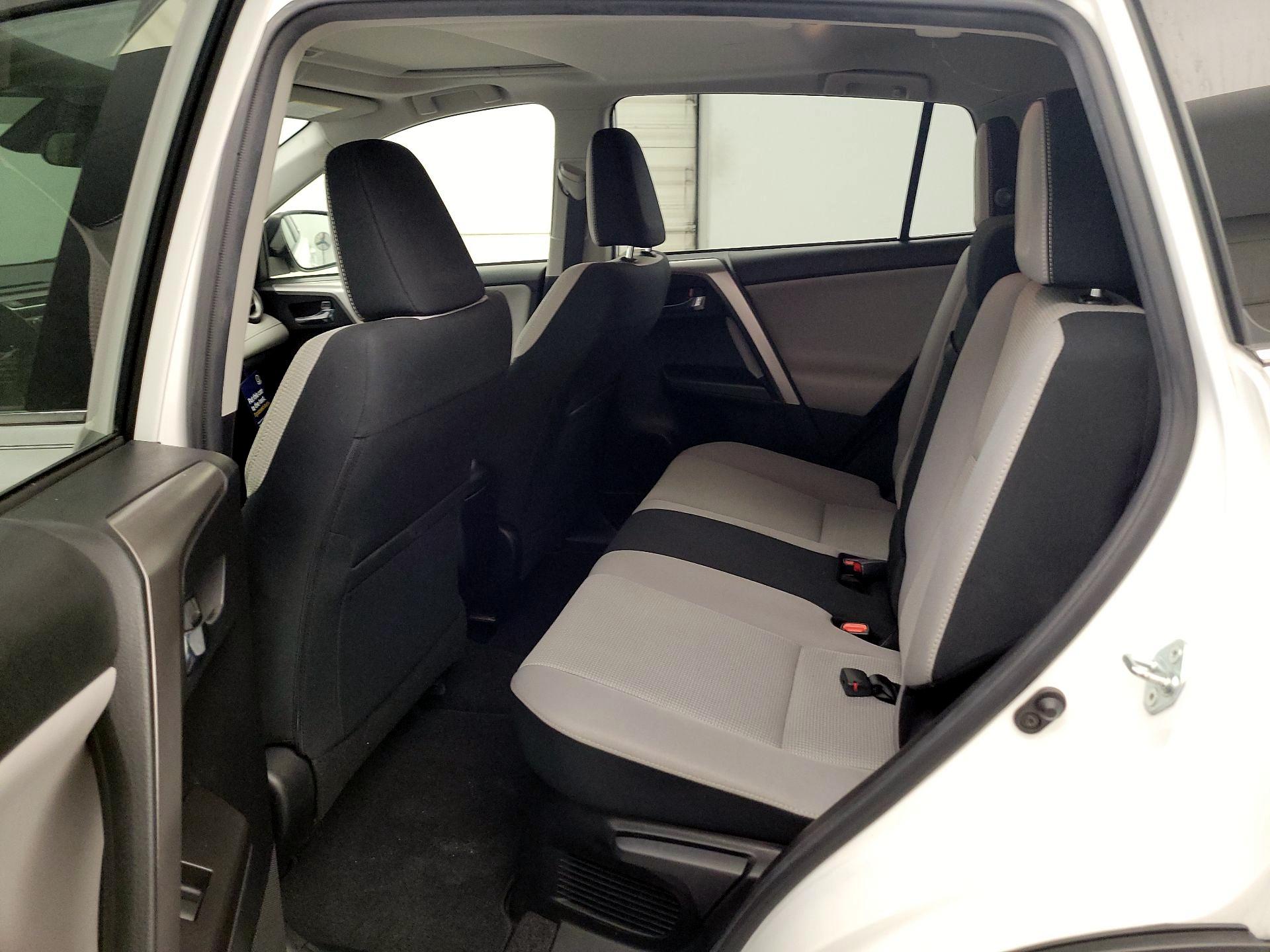 Thumbnail: 2016 Toyota RAV4 - 19