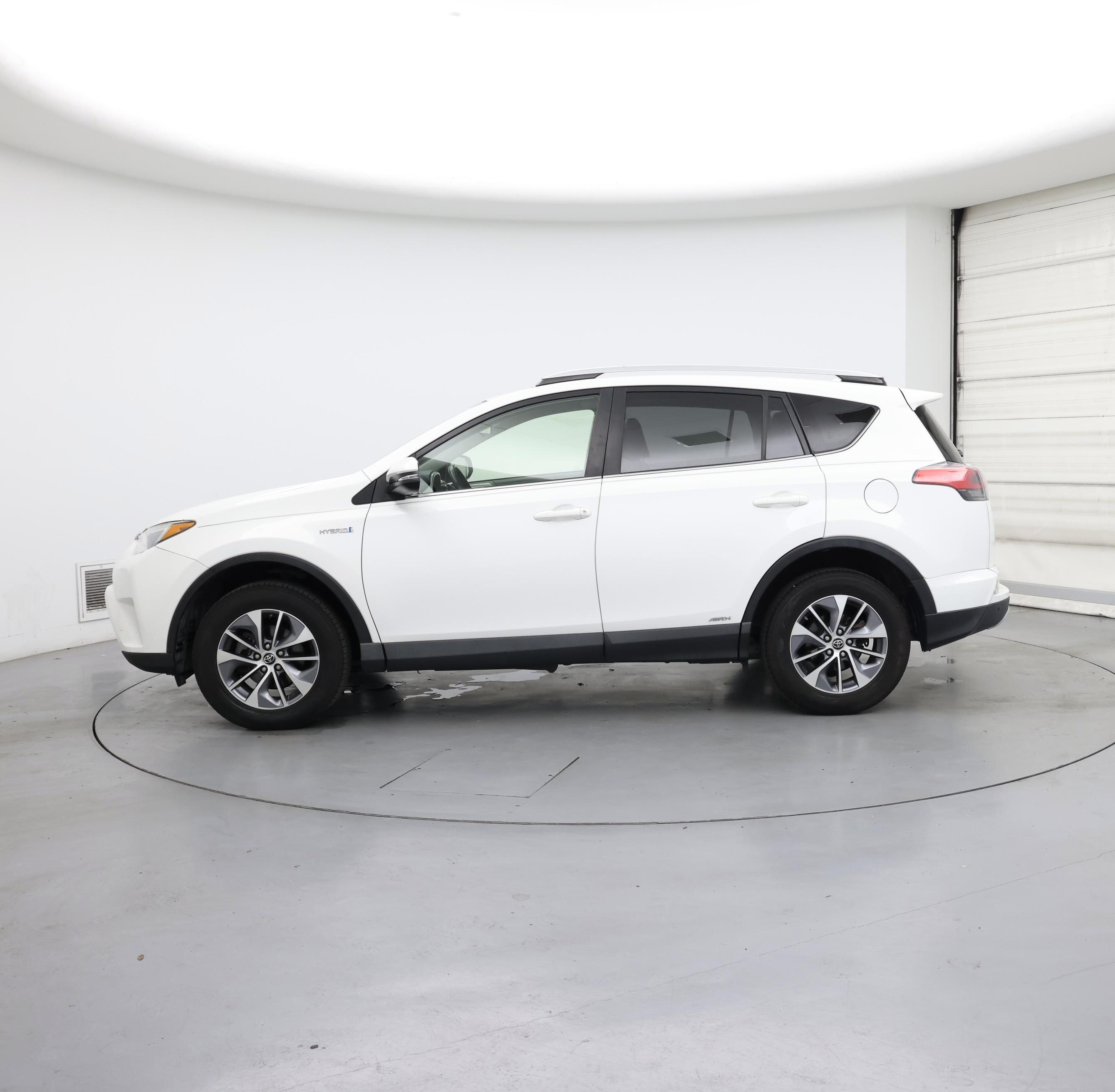 Thumbnail: 2016 Toyota RAV4 - 3