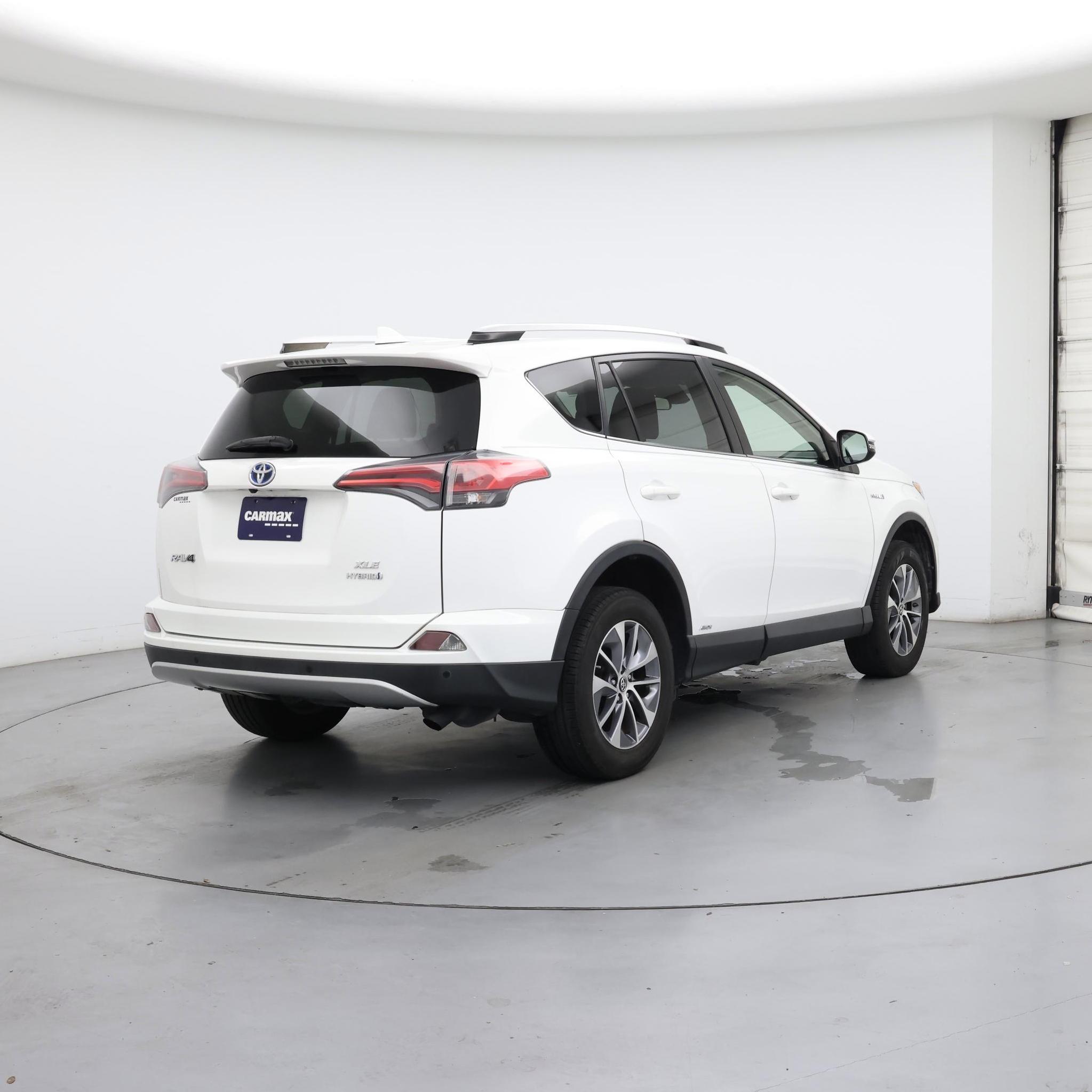 Thumbnail: 2016 Toyota RAV4 - 8
