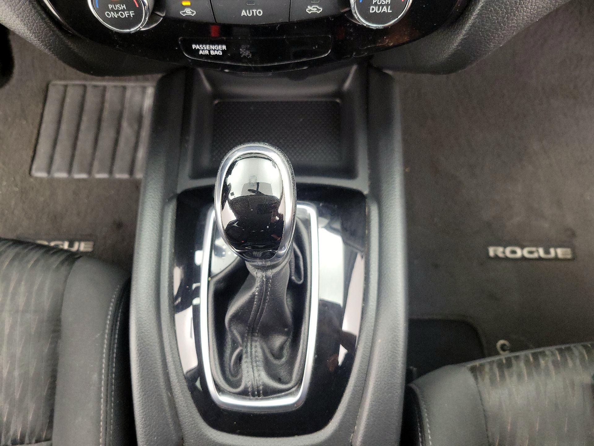 Thumbnail: 2017 Nissan Rogue - 17