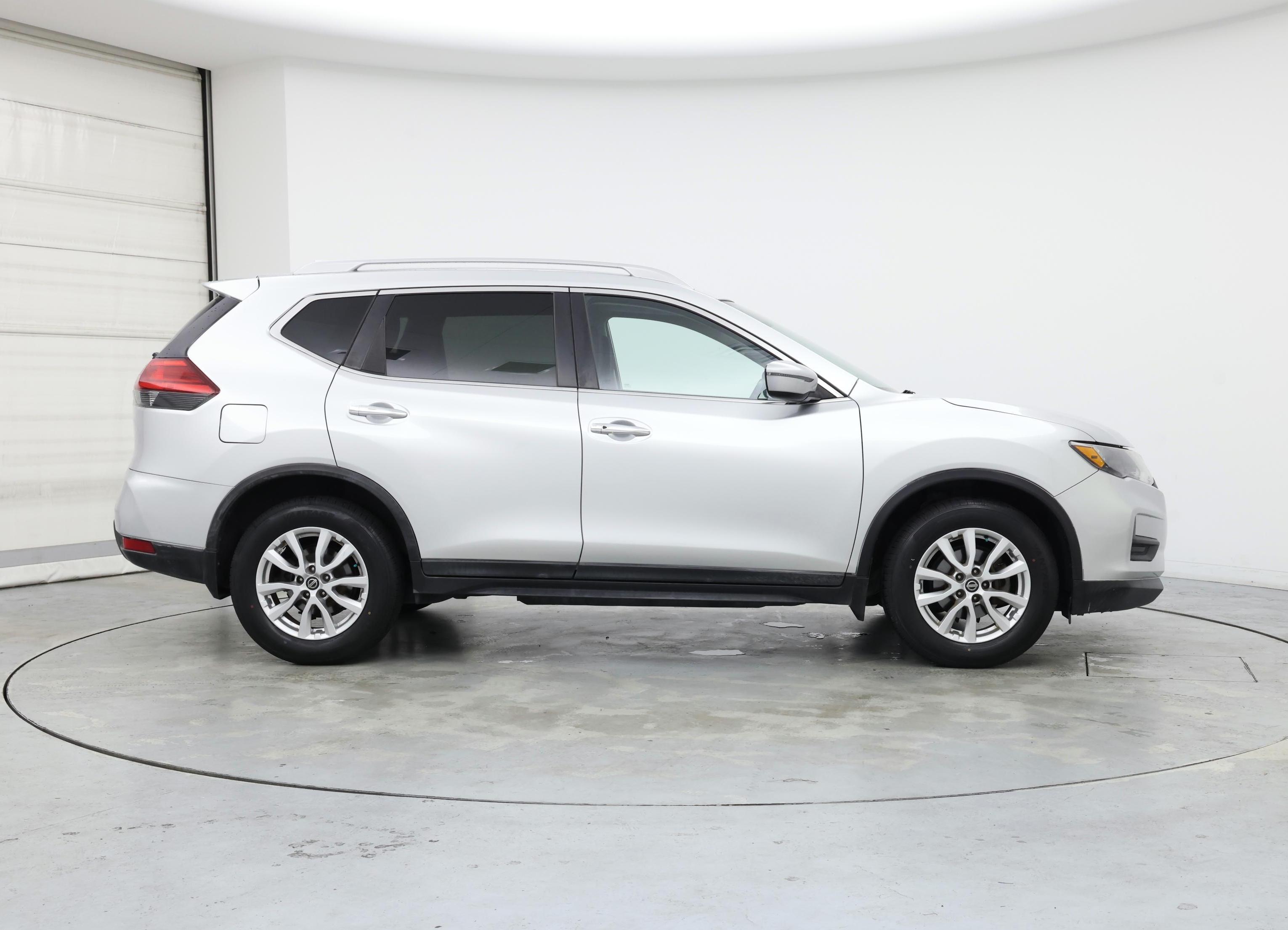Thumbnail: 2017 Nissan Rogue - 7