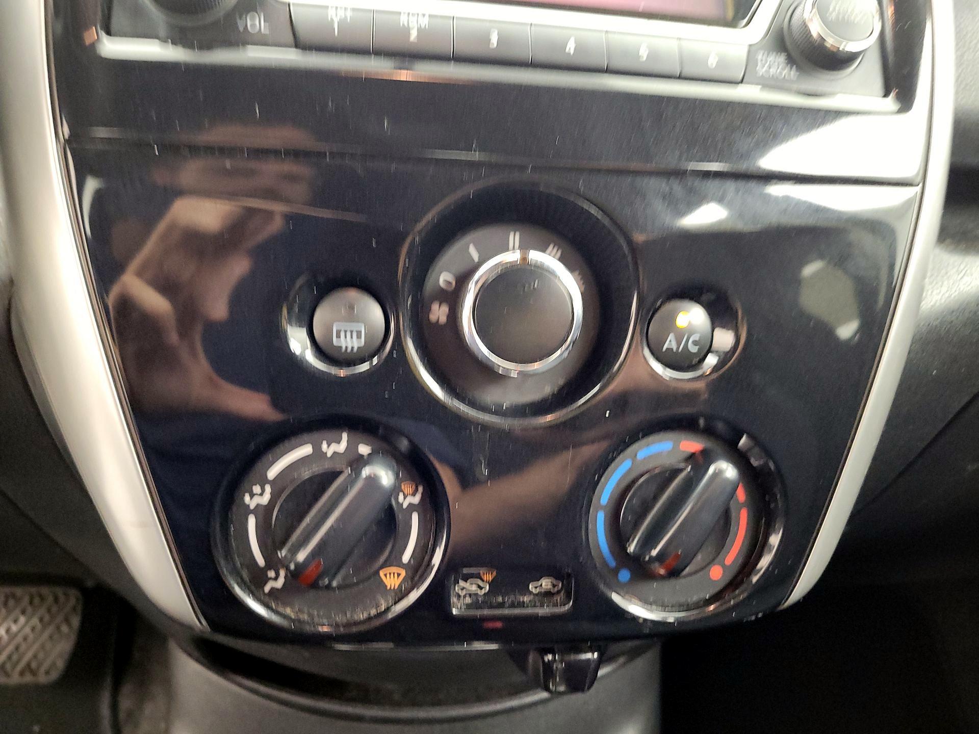 Thumbnail: 2016 Nissan Versa Note - 14