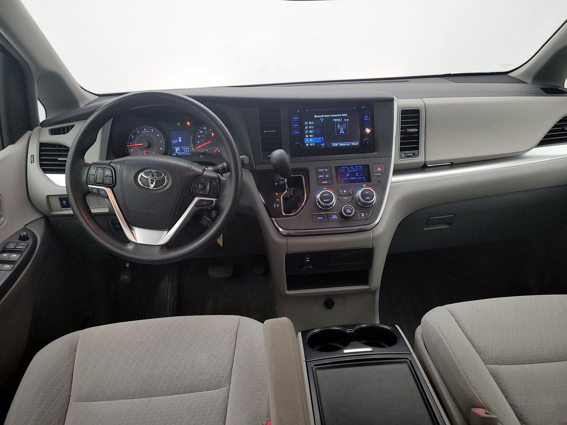 Thumbnail: 2015 Toyota Sienna - 9