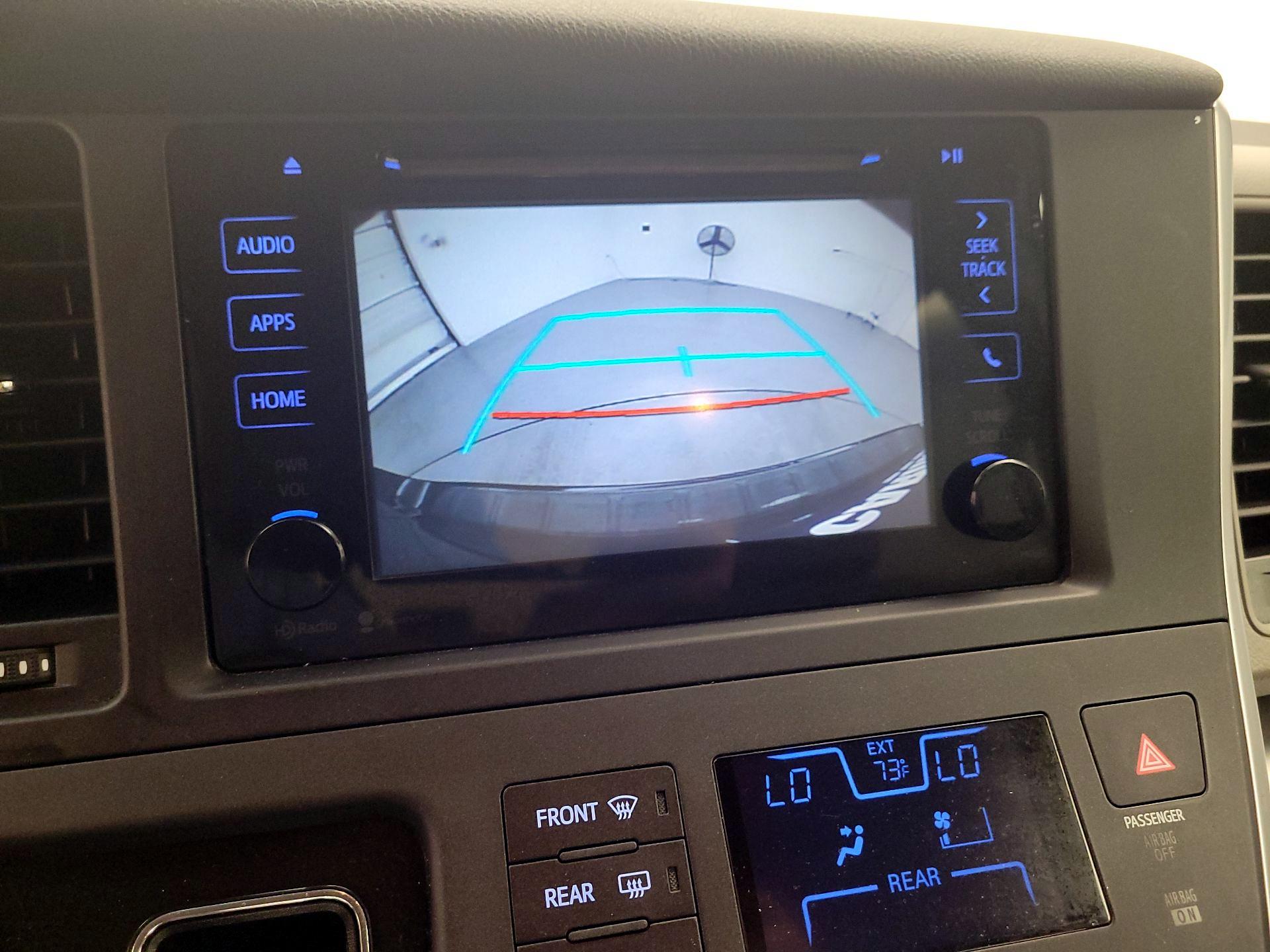 Thumbnail: 2015 Toyota Sienna - 14