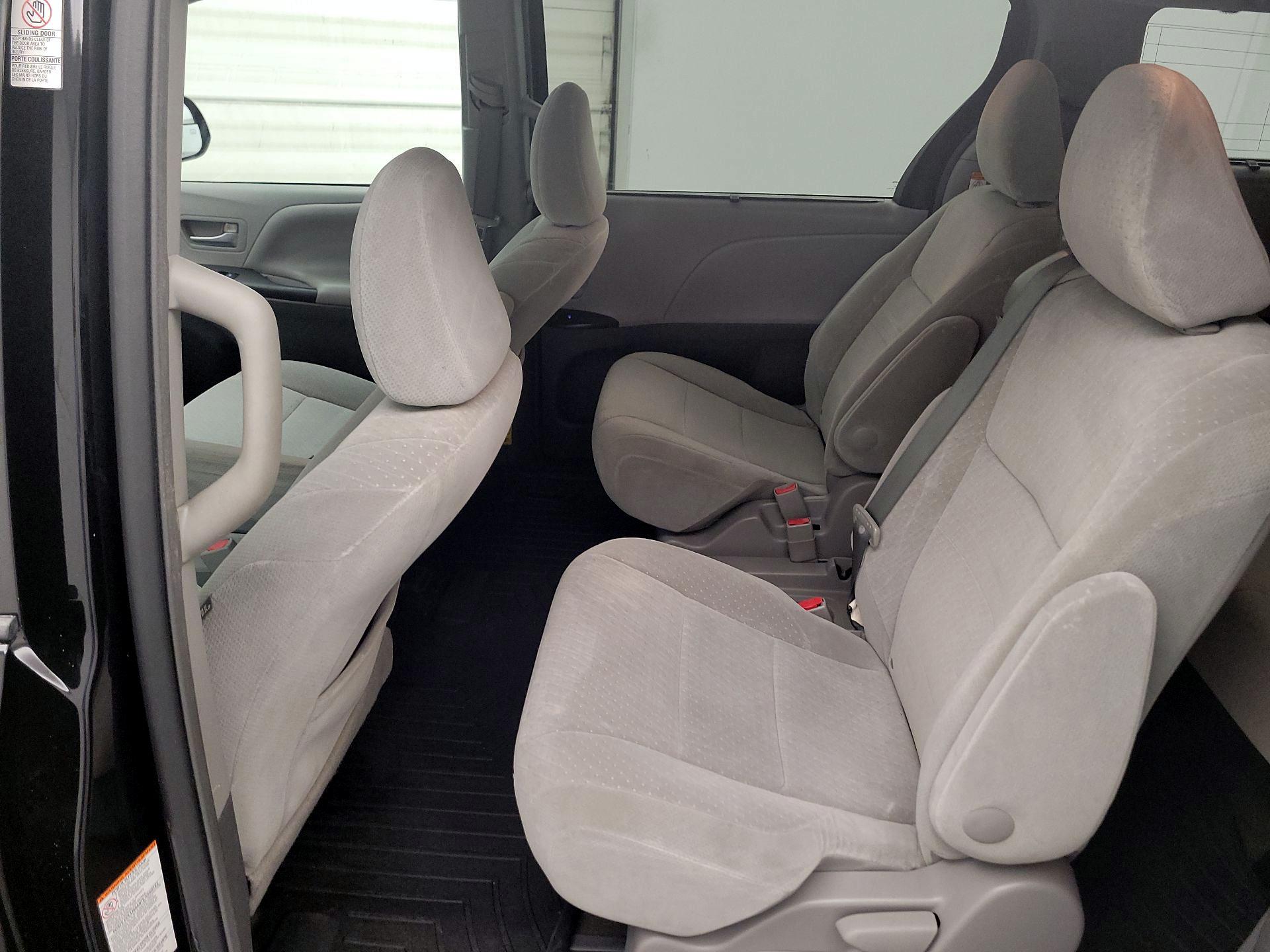 Thumbnail: 2015 Toyota Sienna - 18