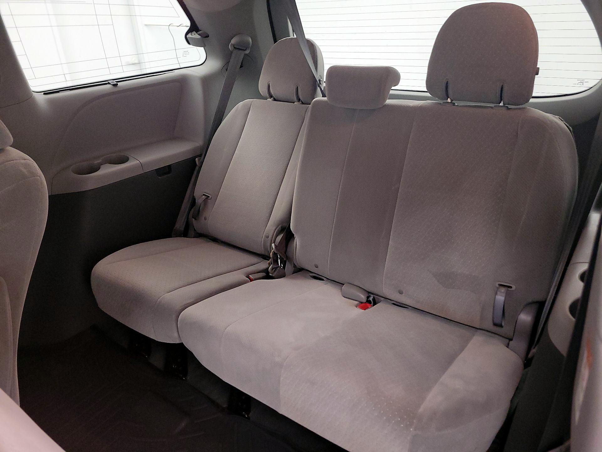 Thumbnail: 2015 Toyota Sienna - 19